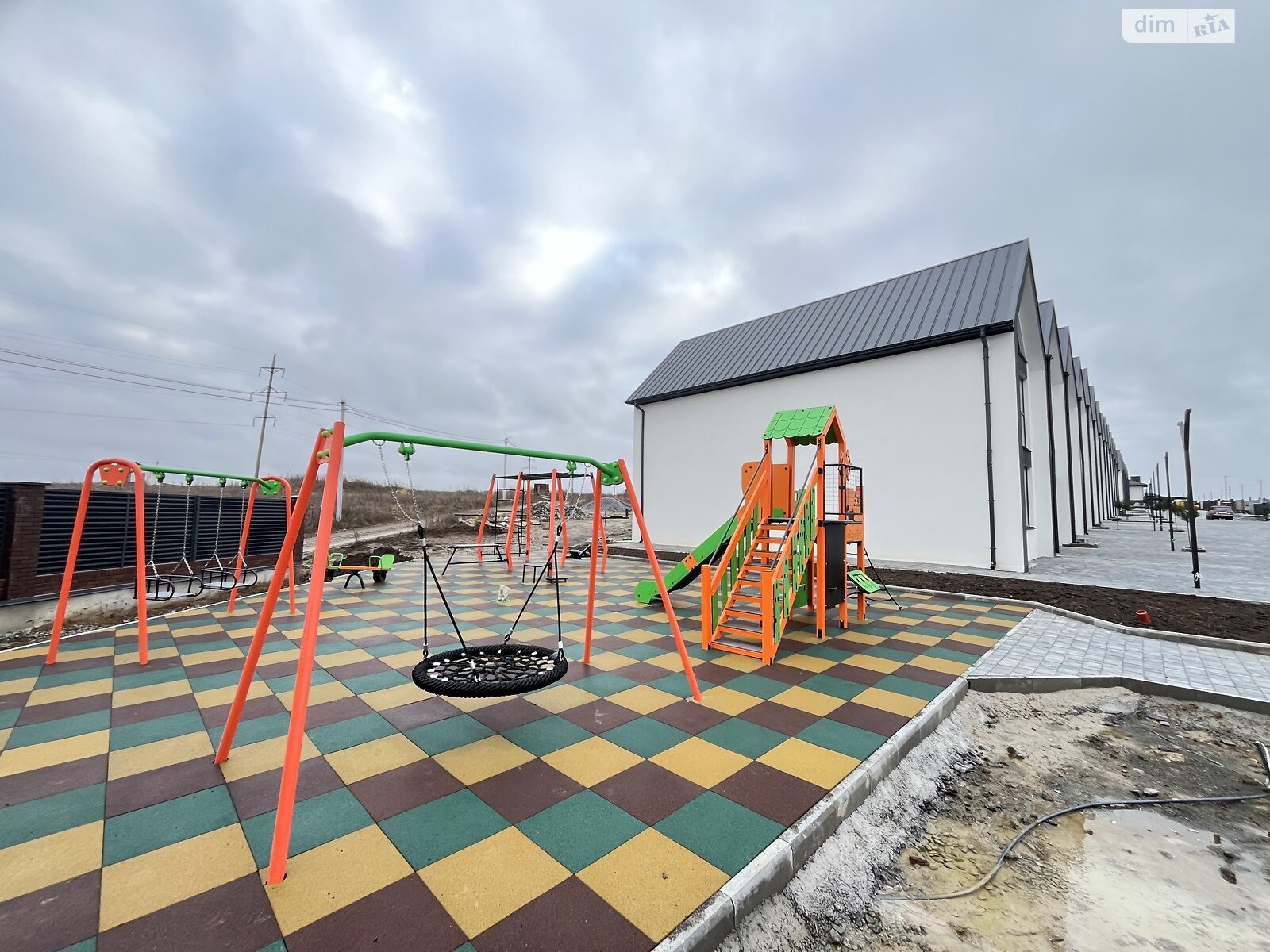 двухэтажный таунхаус, 129.79 кв. м, кирпич. Продажа в Лесовых Гриновцах фото 1 двухэтажный таунхаус, 129.79 кв. м, кирпич. Продажа в Лесовых Гриновцах фото 1