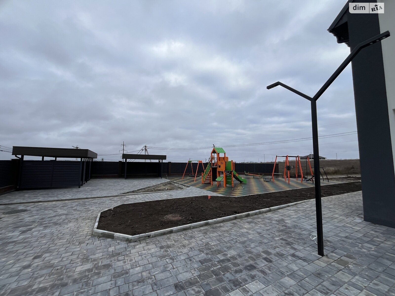 двухэтажный таунхаус, 129.79 кв. м, кирпич. Продажа в Лесовых Гриновцах фото 1 двухэтажный таунхаус, 129.79 кв. м, кирпич. Продажа в Лесовых Гриновцах фото 1