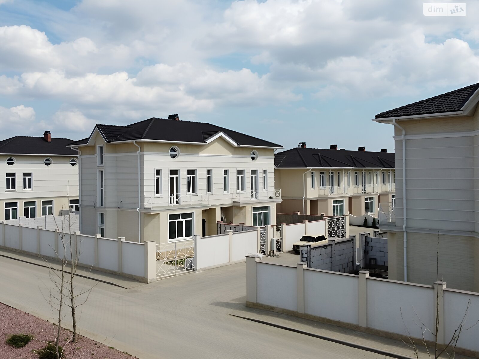 двухэтажный таунхаус, 145 кв. м, кирпич. Продажа в Лиманке район Червоный Хутор фото 1 двухэтажный таунхаус, 145 кв. м, кирпич. Продажа в Лиманке район Червоный Хутор фото 1