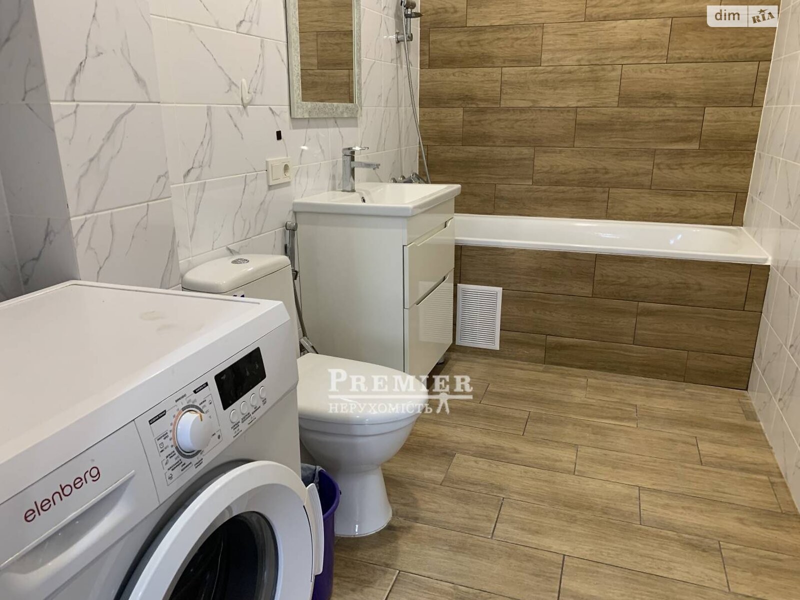трехэтажный таунхаус, 130 кв. м, газобетон. Продажа в Лиманке фото 1 трехэтажный таунхаус, 130 кв. м, газобетон. Продажа в Лиманке фото 1