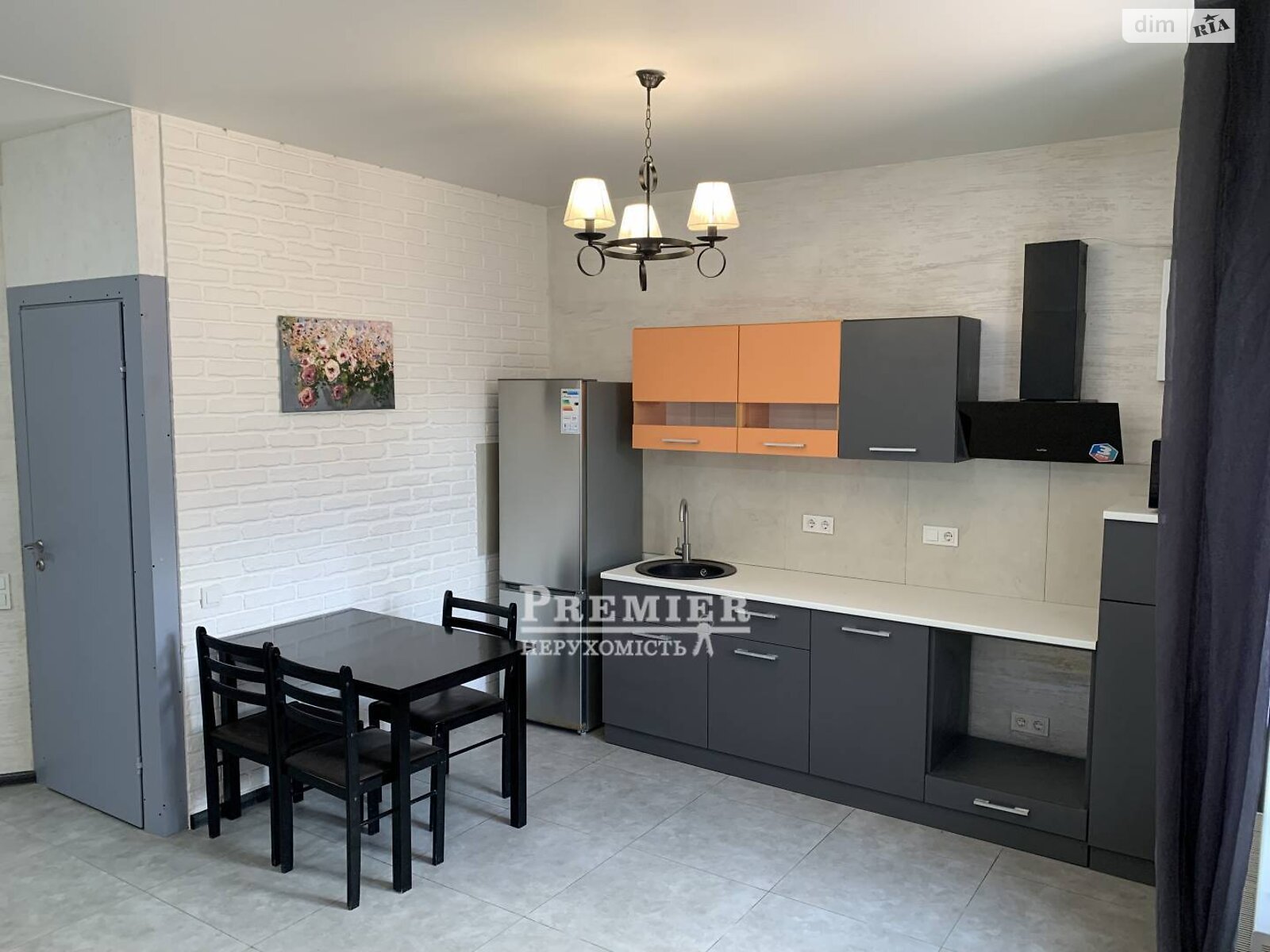 трехэтажный таунхаус, 130 кв. м, газобетон. Продажа в Лиманке фото 1 трехэтажный таунхаус, 130 кв. м, газобетон. Продажа в Лиманке фото 1