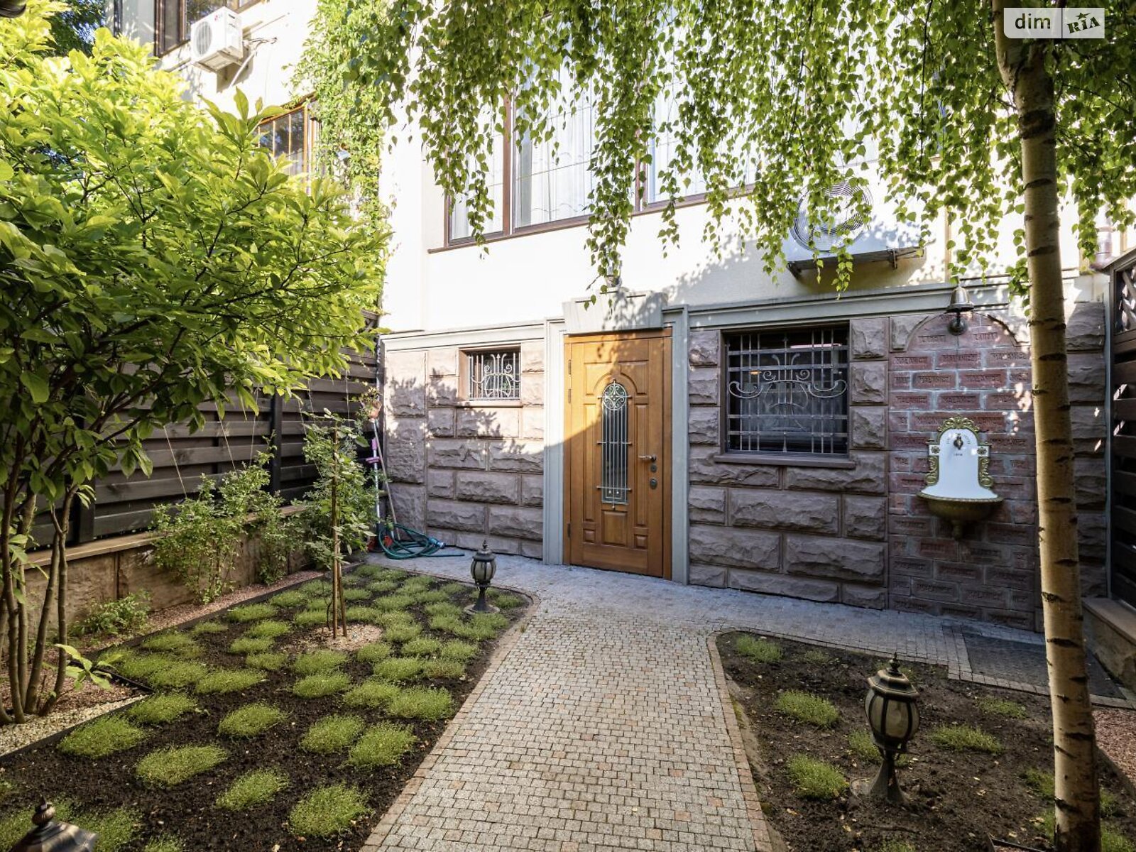 триповерховий таунхаус, 310 кв. м, цегла. Продаж в Львові, район Личаків фото 1 триповерховий таунхаус, 310 кв. м, цегла. Продаж в Львові, район Личаків фото 1