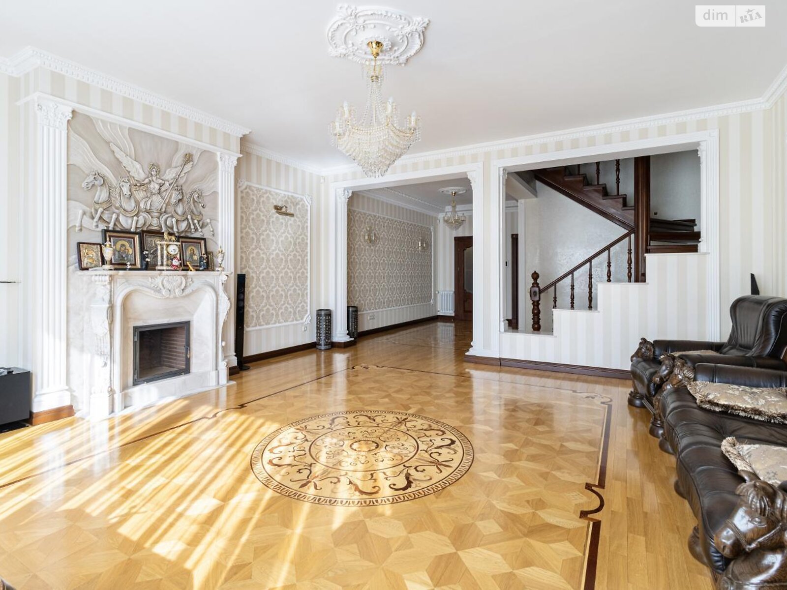 триповерховий таунхаус, 310 кв. м, цегла. Продаж в Львові, район Личаків фото 1 триповерховий таунхаус, 310 кв. м, цегла. Продаж в Львові, район Личаків фото 1