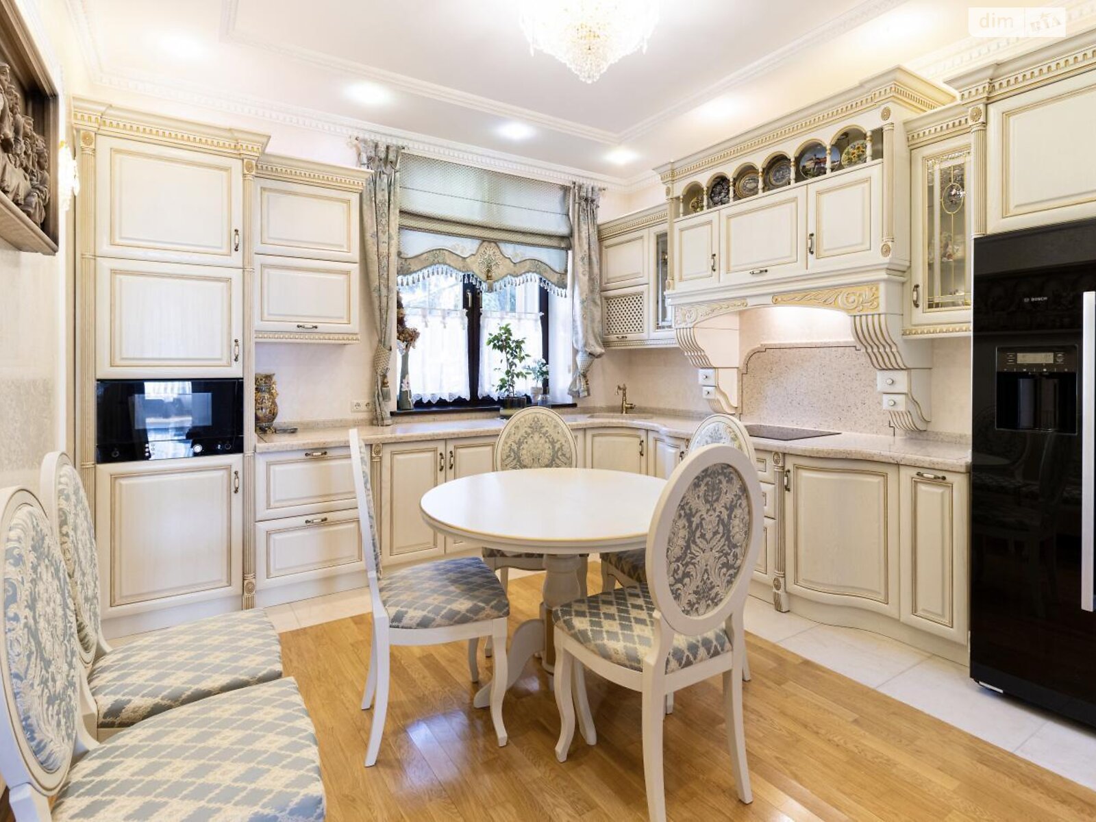 триповерховий таунхаус, 310 кв. м, цегла. Продаж в Львові, район Личаків фото 1 триповерховий таунхаус, 310 кв. м, цегла. Продаж в Львові, район Личаків фото 1