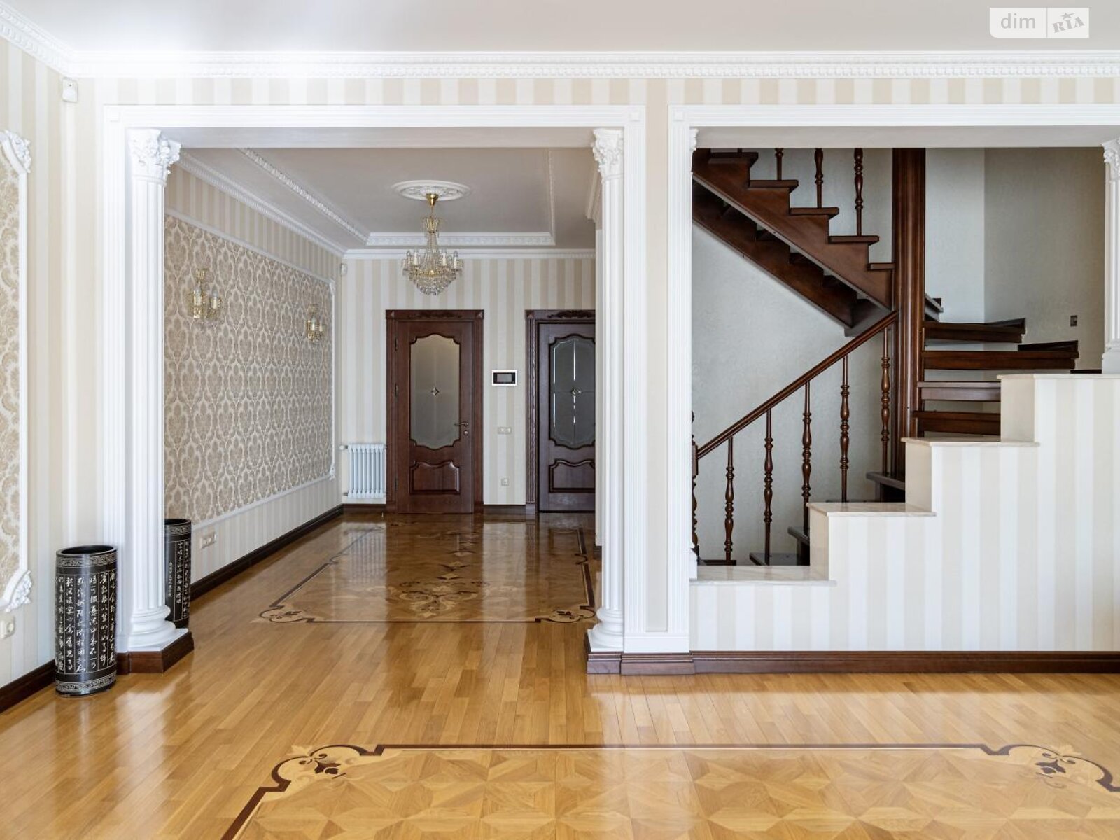 триповерховий таунхаус, 310 кв. м, цегла. Продаж в Львові, район Личаків фото 1 триповерховий таунхаус, 310 кв. м, цегла. Продаж в Львові, район Личаків фото 1