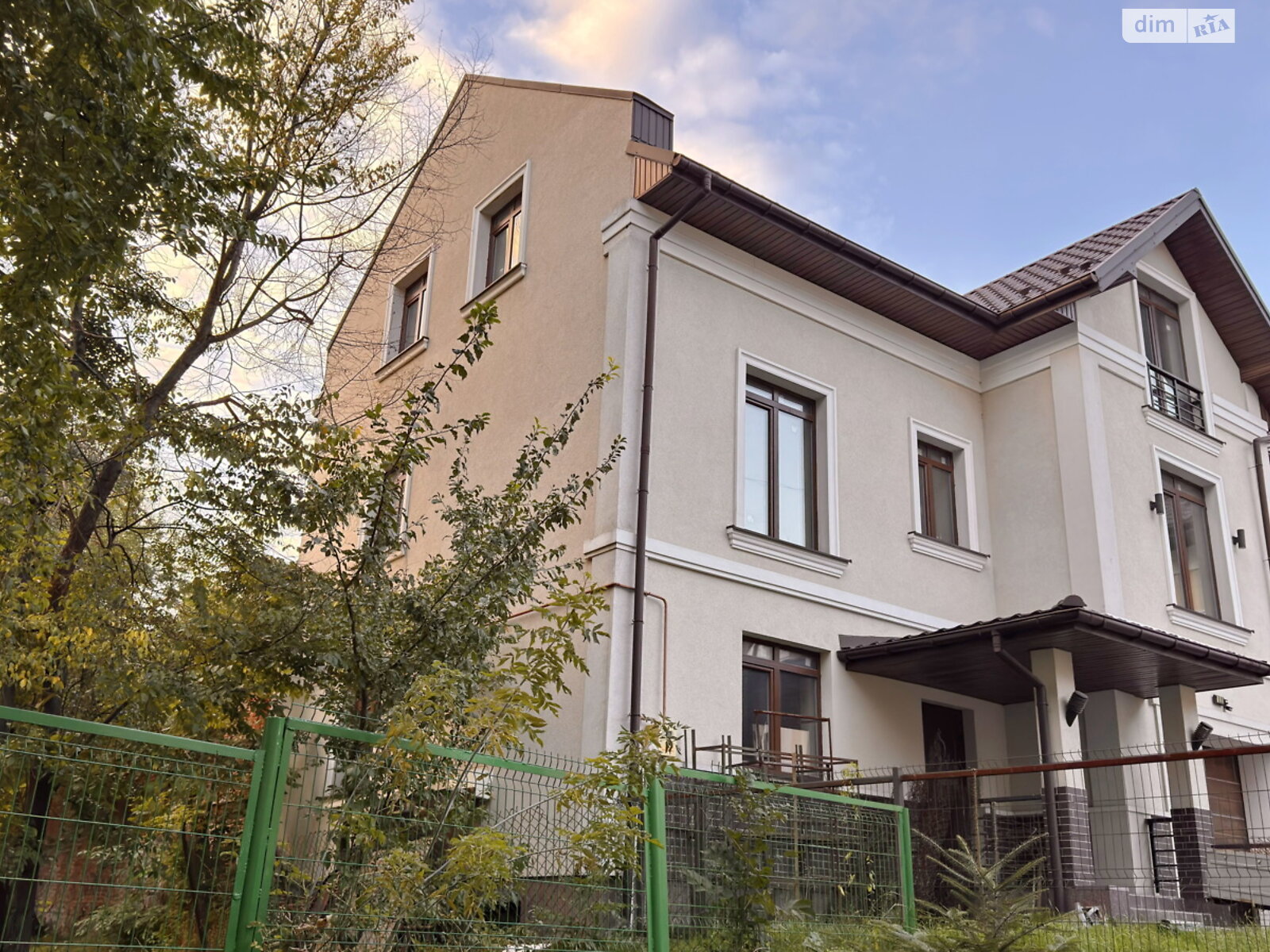 двухэтажный таунхаус, 265.1 кв. м, кирпич. Продажа в Львове район Лычаковский фото 1 двухэтажный таунхаус, 265.1 кв. м, кирпич. Продажа в Львове район Лычаковский фото 1