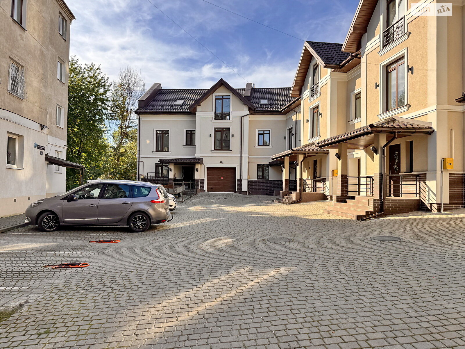 двухэтажный таунхаус, 265.1 кв. м, кирпич. Продажа в Львове район Лычаковский фото 1 двухэтажный таунхаус, 265.1 кв. м, кирпич. Продажа в Львове район Лычаковский фото 1