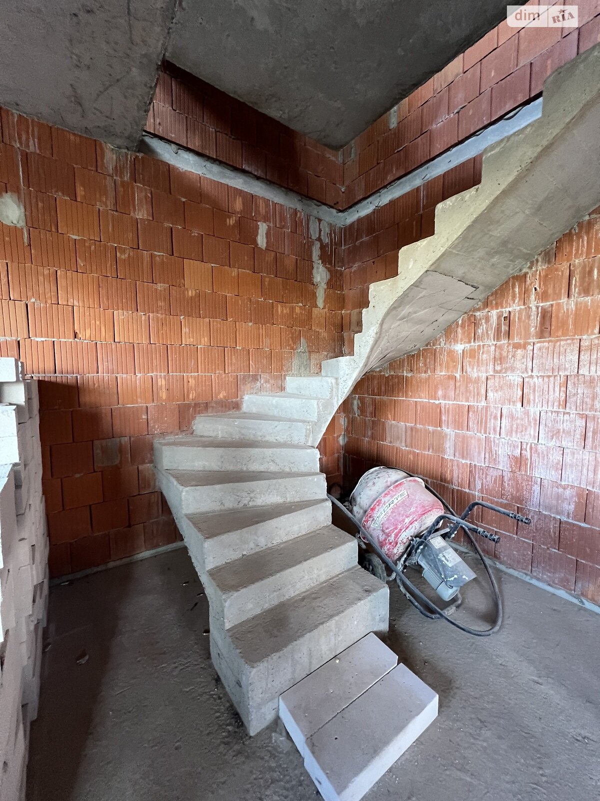 двухэтажный таунхаус, 93.4 кв. м, кирпич. Продажа в Новых Петровцах фото 1