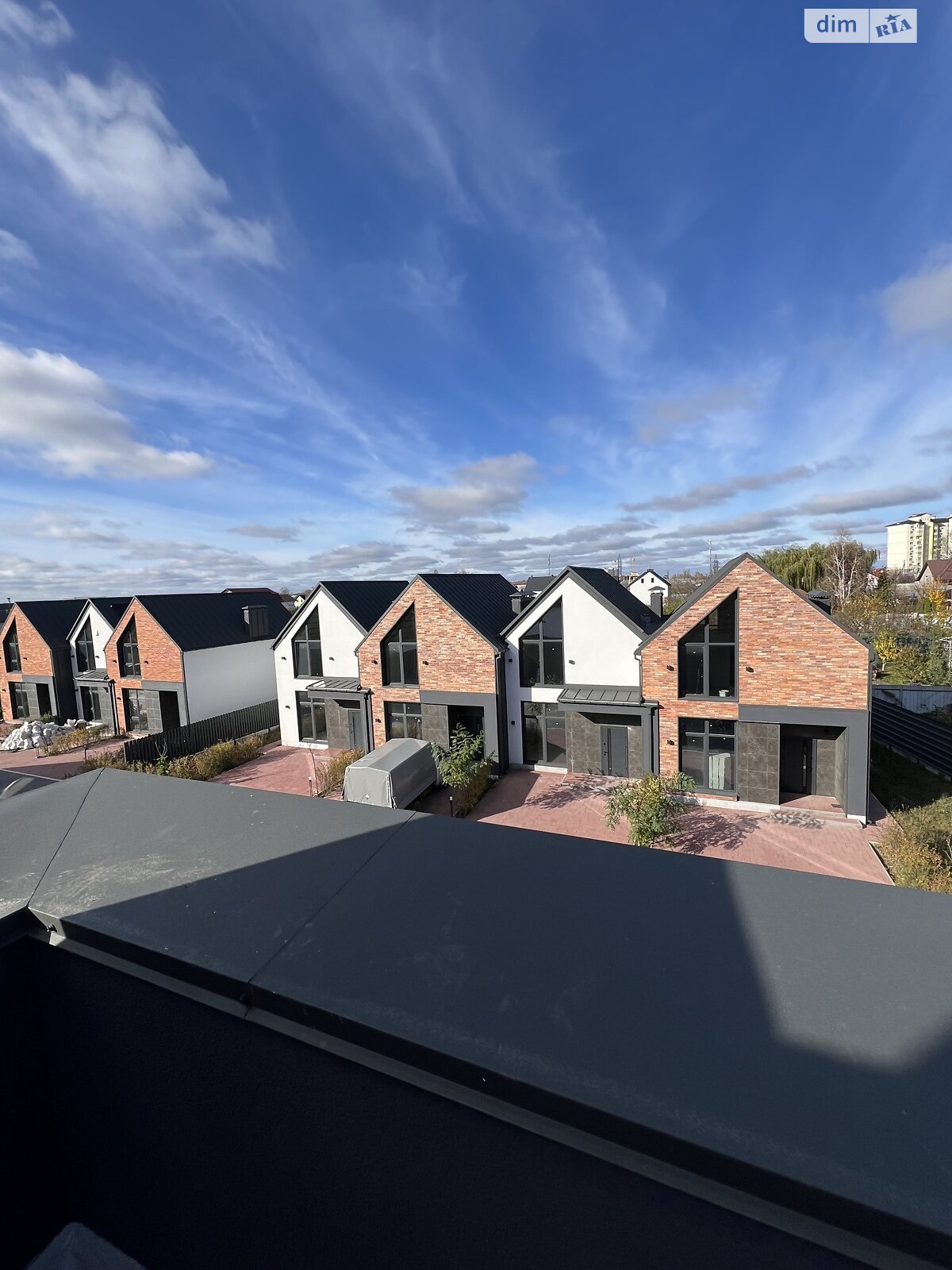 двухэтажный таунхаус, 93.4 кв. м, кирпич. Продажа в Новых Петровцах фото 1