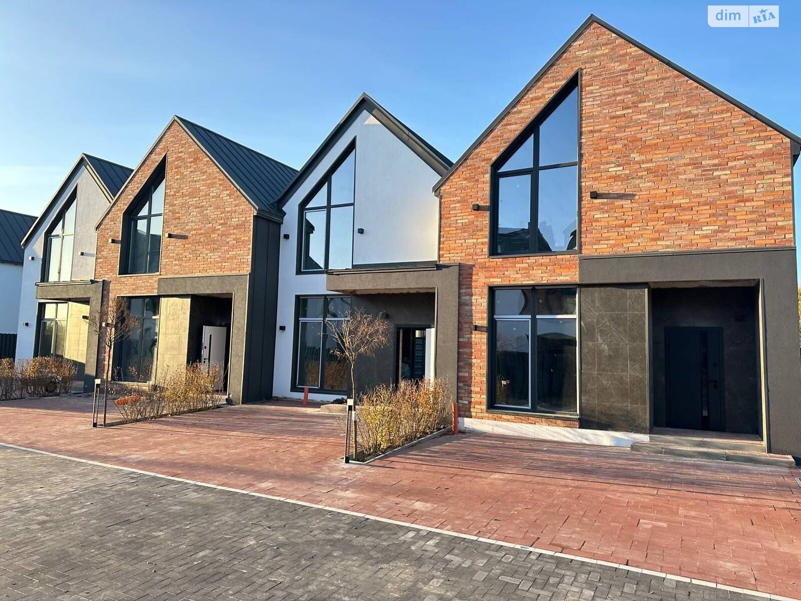 двухэтажный таунхаус, 103 кв. м, газобетон. Продажа в Новых Петровцах фото 1