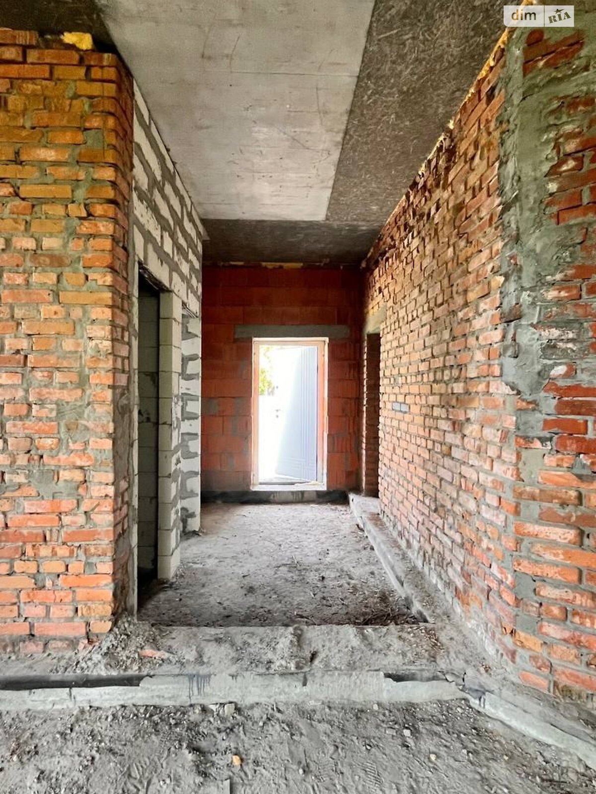 двухэтажный таунхаус, 204.2 кв. м, кирпич. Продажа в Новых Петровцах фото 1 двухэтажный таунхаус, 204.2 кв. м, кирпич. Продажа в Новых Петровцах фото 1