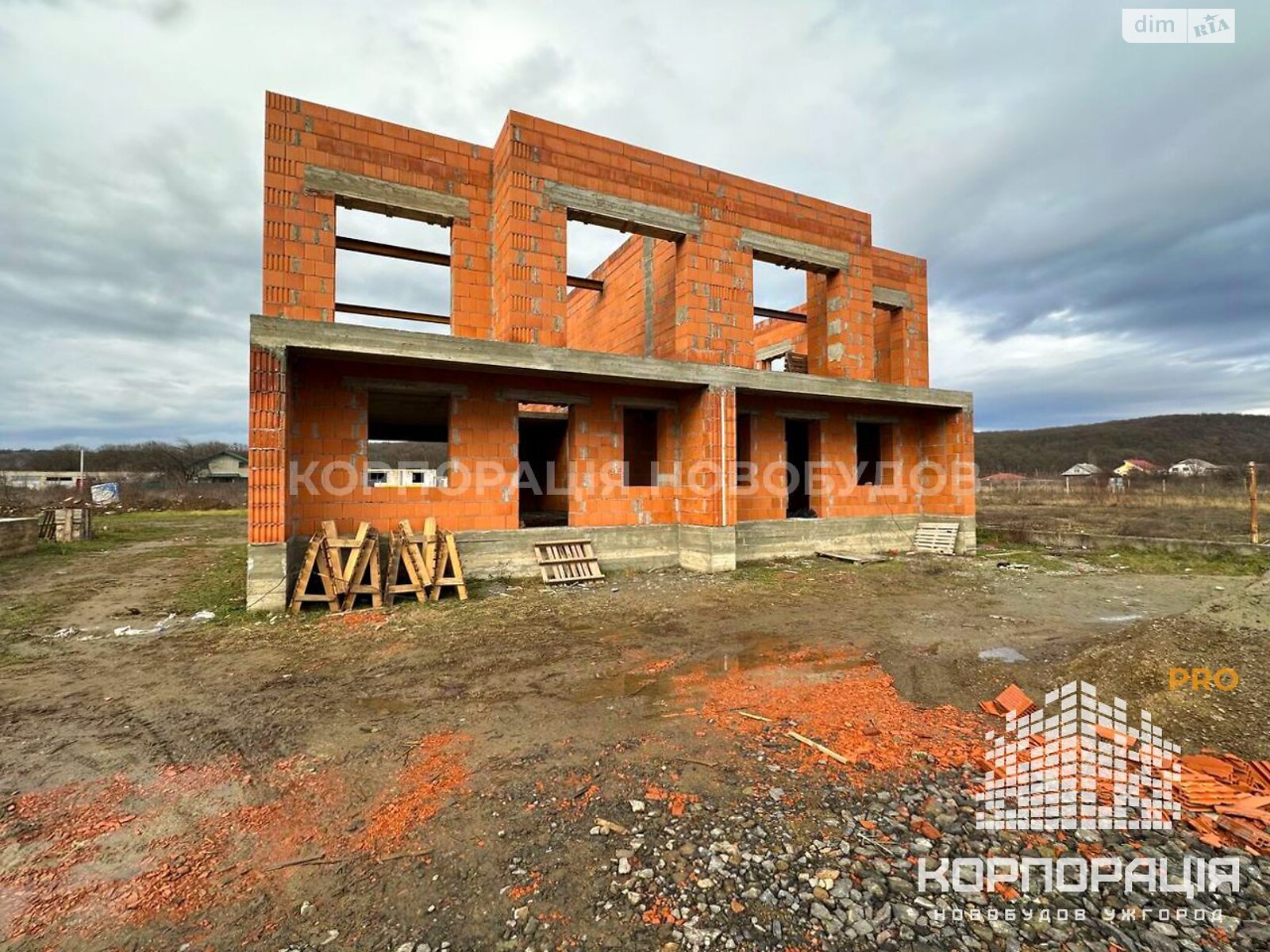 двухэтажный таунхаус, 140 кв. м, кирпич. Продажа в Оноковцы фото 1 двухэтажный таунхаус, 140 кв. м, кирпич. Продажа в Оноковцы фото 1