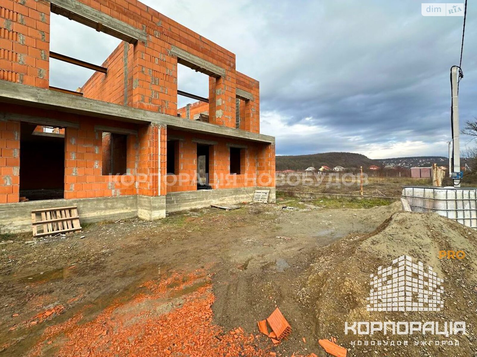 двухэтажный таунхаус, 140 кв. м, кирпич. Продажа в Оноковцы фото 1 двухэтажный таунхаус, 140 кв. м, кирпич. Продажа в Оноковцы фото 1