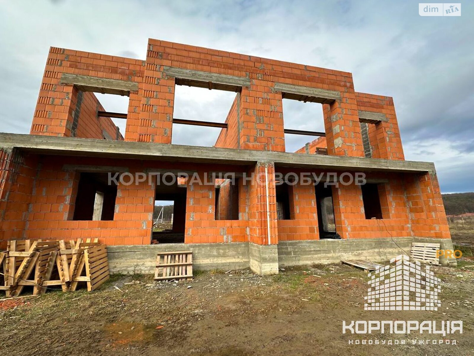 двухэтажный таунхаус, 140 кв. м, кирпич. Продажа в Оноковцы фото 1 двухэтажный таунхаус, 140 кв. м, кирпич. Продажа в Оноковцы фото 1