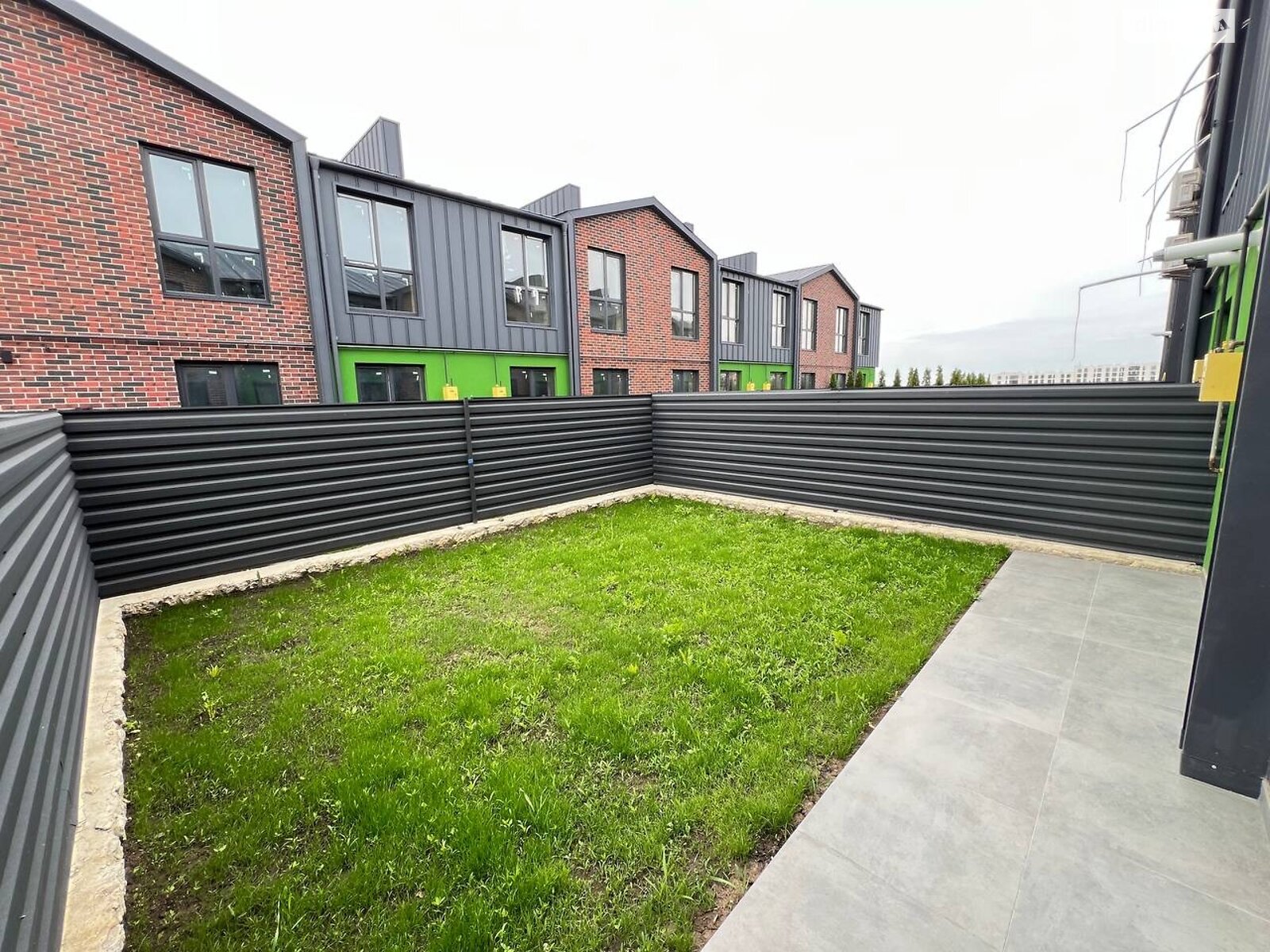 двухэтажный таунхаус, 120 кв. м, кирпич. Продажа в Петрикове фото 1