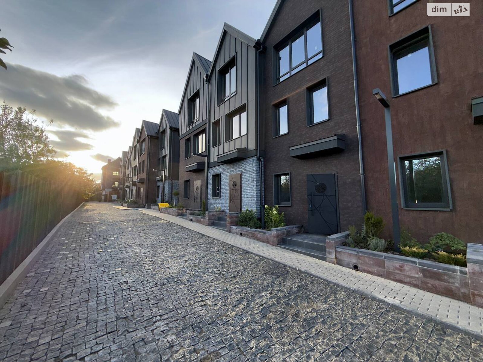 трехэтажный таунхаус, 96 кв. м, газобетон. Продажа в Петропавловской Борщаговке фото 1 трехэтажный таунхаус, 96 кв. м, газобетон. Продажа в Петропавловской Борщаговке фото 1