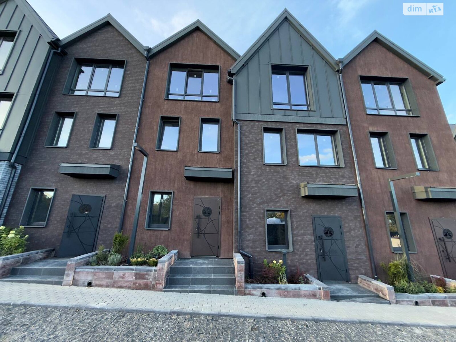 трехэтажный таунхаус, 96 кв. м, газобетон. Продажа в Петропавловской Борщаговке фото 1 трехэтажный таунхаус, 96 кв. м, газобетон. Продажа в Петропавловской Борщаговке фото 1