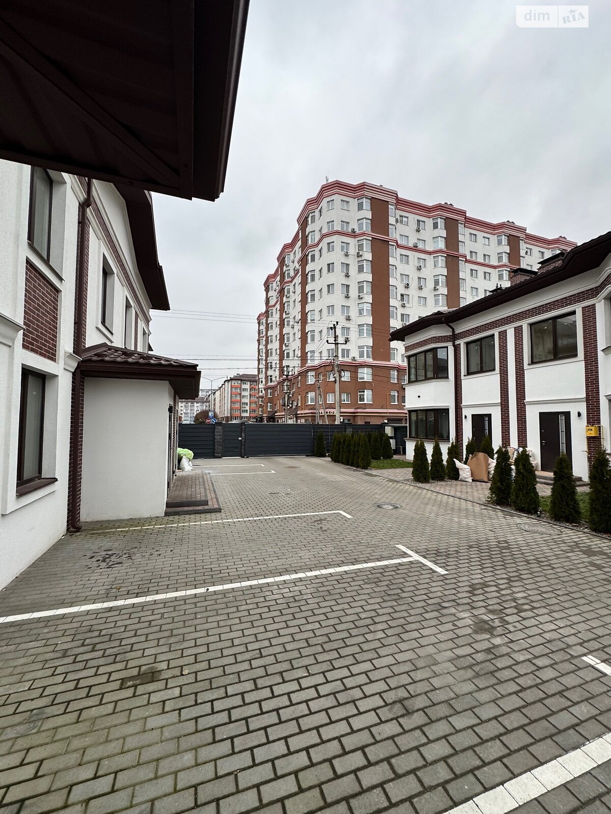 триповерховий таунхаус, 86 кв. м, цегла. Продаж у Петропавлівській Борщагівці фото 1 триповерховий таунхаус, 86 кв. м, цегла. Продаж у Петропавлівській Борщагівці фото 1