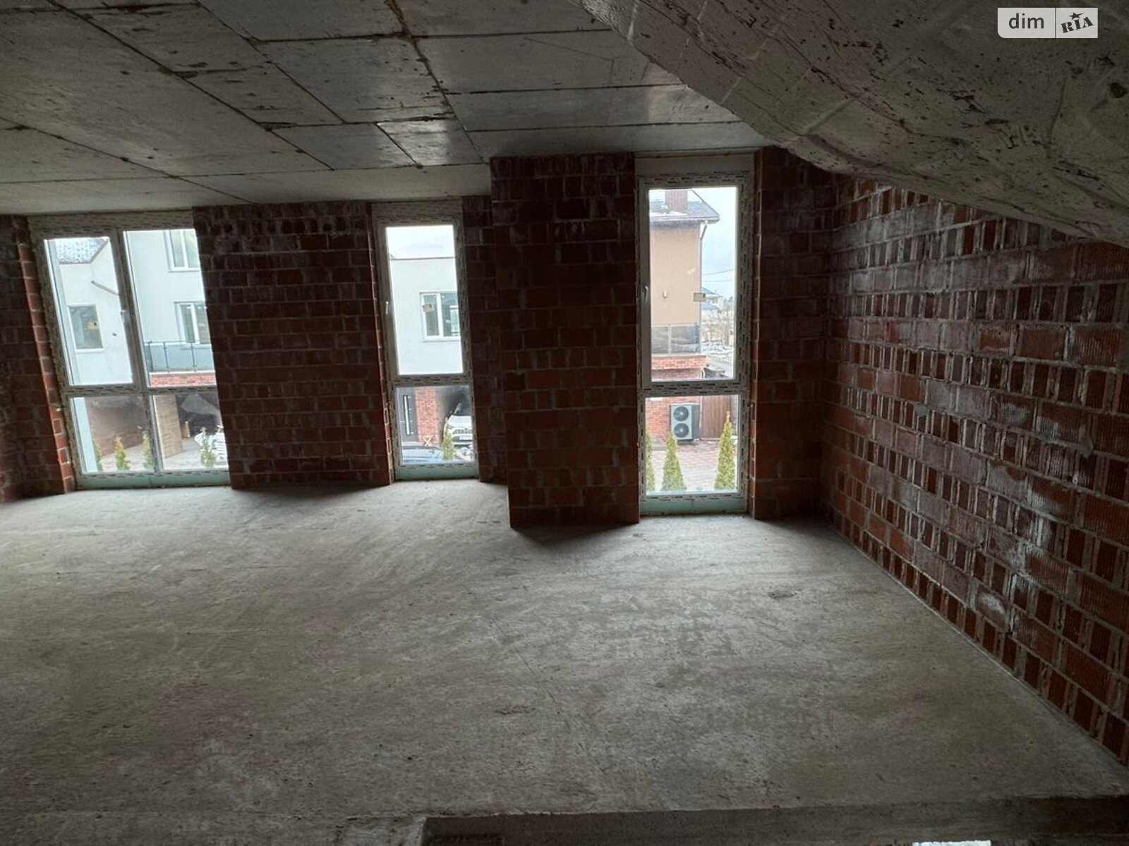 трехэтажный таунхаус, 108 кв. м, керамический блок. Продажа в Погребах фото 1