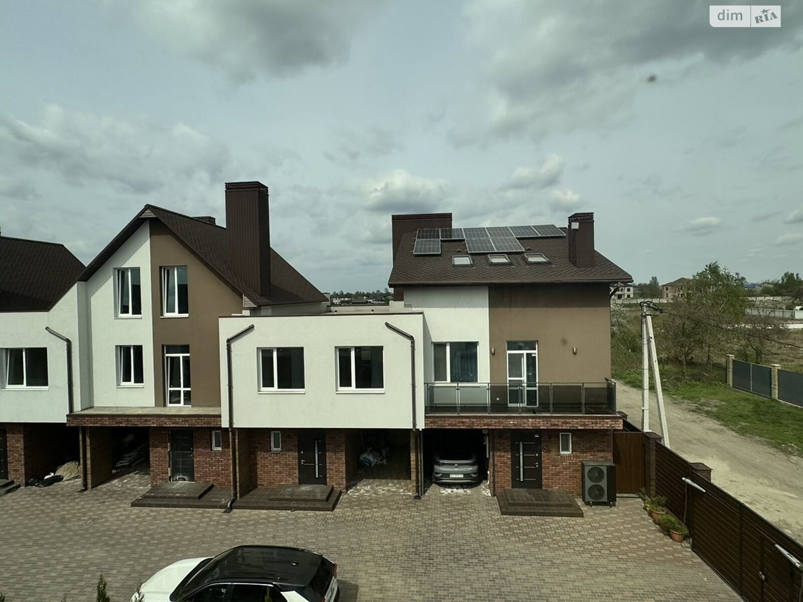 триповерховий таунхаус, 105 кв. м, керамічна цегла. Продаж у Погребах фото 1