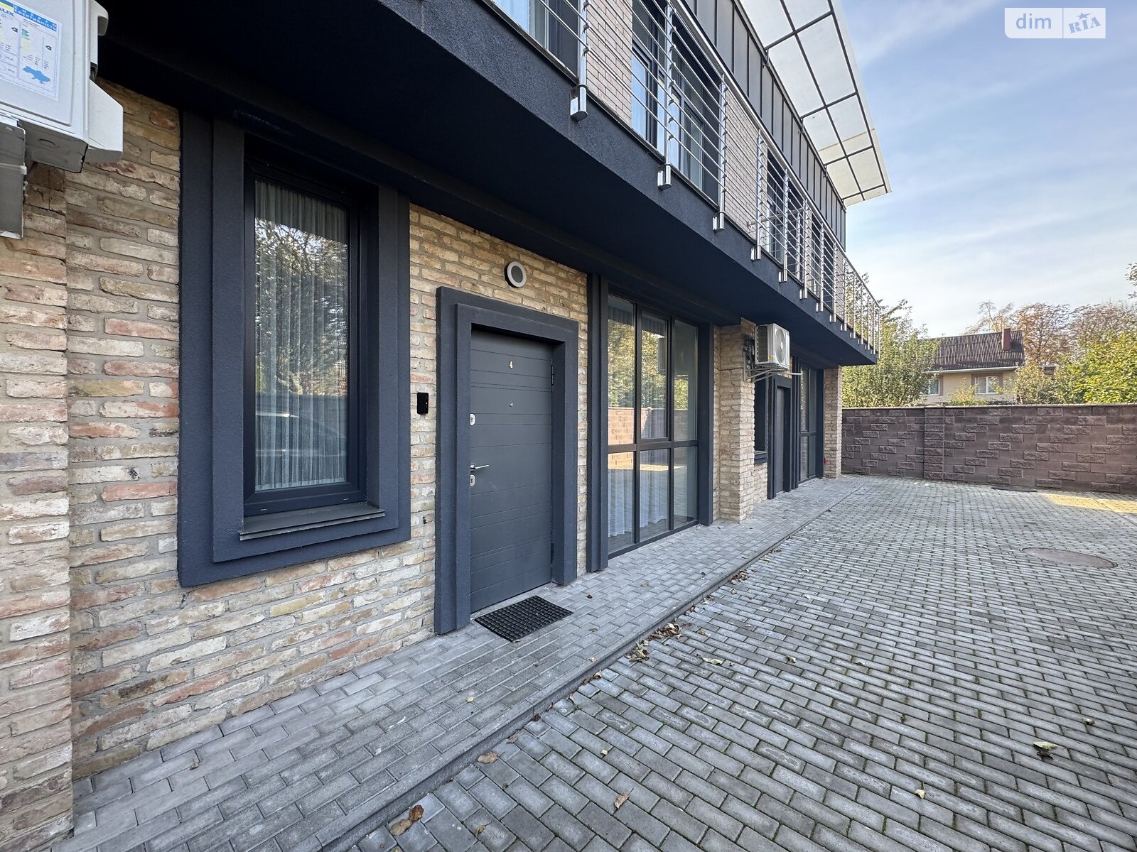 одноповерховий таунхаус, 68 кв. м, цегла. Продаж в Рівному, район 12-школа фото 1