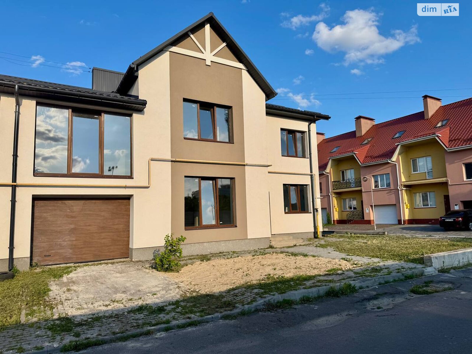 двухэтажный таунхаус, 160 кв. м, кирпич. Продажа в Ровно район Автовокзал фото 1