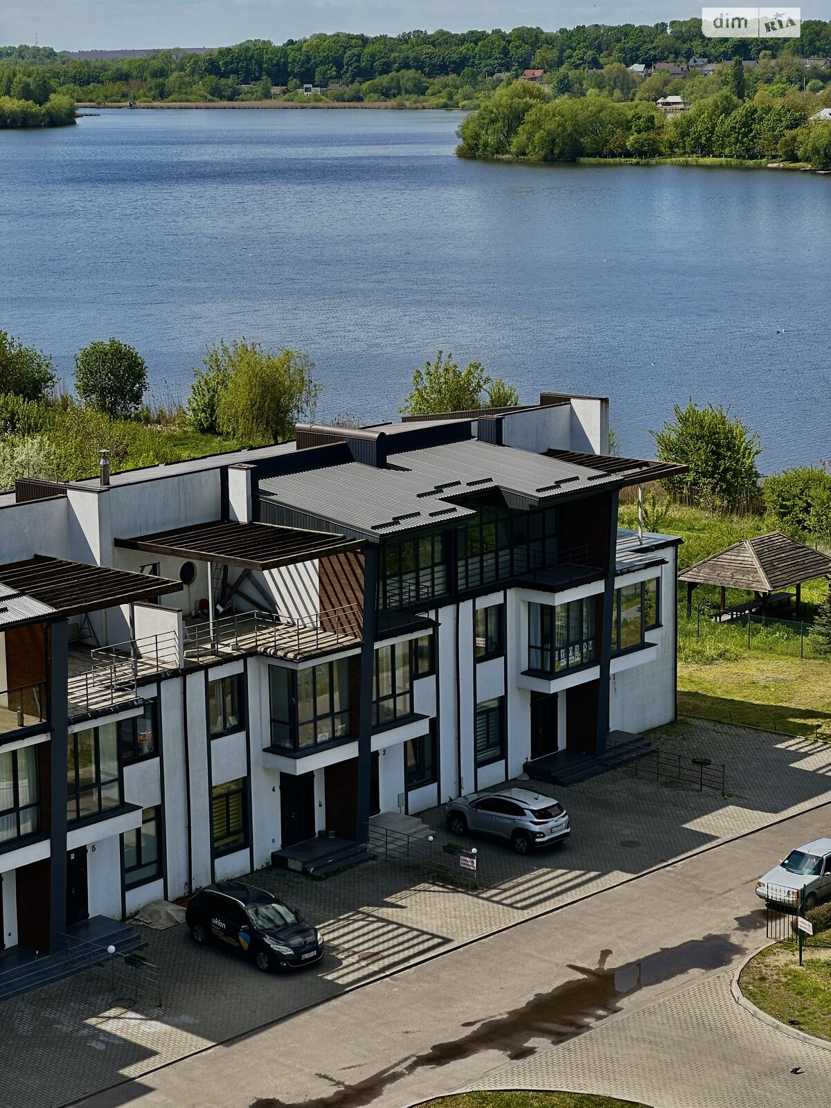триповерховий таунхаус, 174.2 кв. м, газобетон. Продаж в Рівному, район Басів Кут фото 1 триповерховий таунхаус, 174.2 кв. м, газобетон. Продаж в Рівному, район Басів Кут фото 1