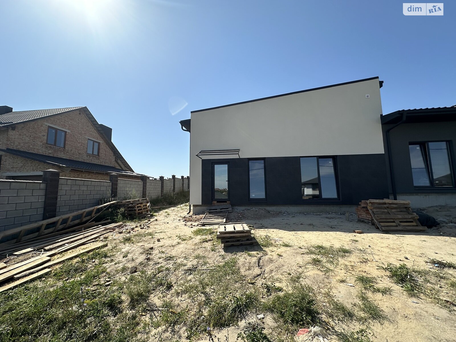 одноэтажный таунхаус, 100 кв. м, кирпич. Продажа в Ровно район Чайка фото 1 одноэтажный таунхаус, 100 кв. м, кирпич. Продажа в Ровно район Чайка фото 1