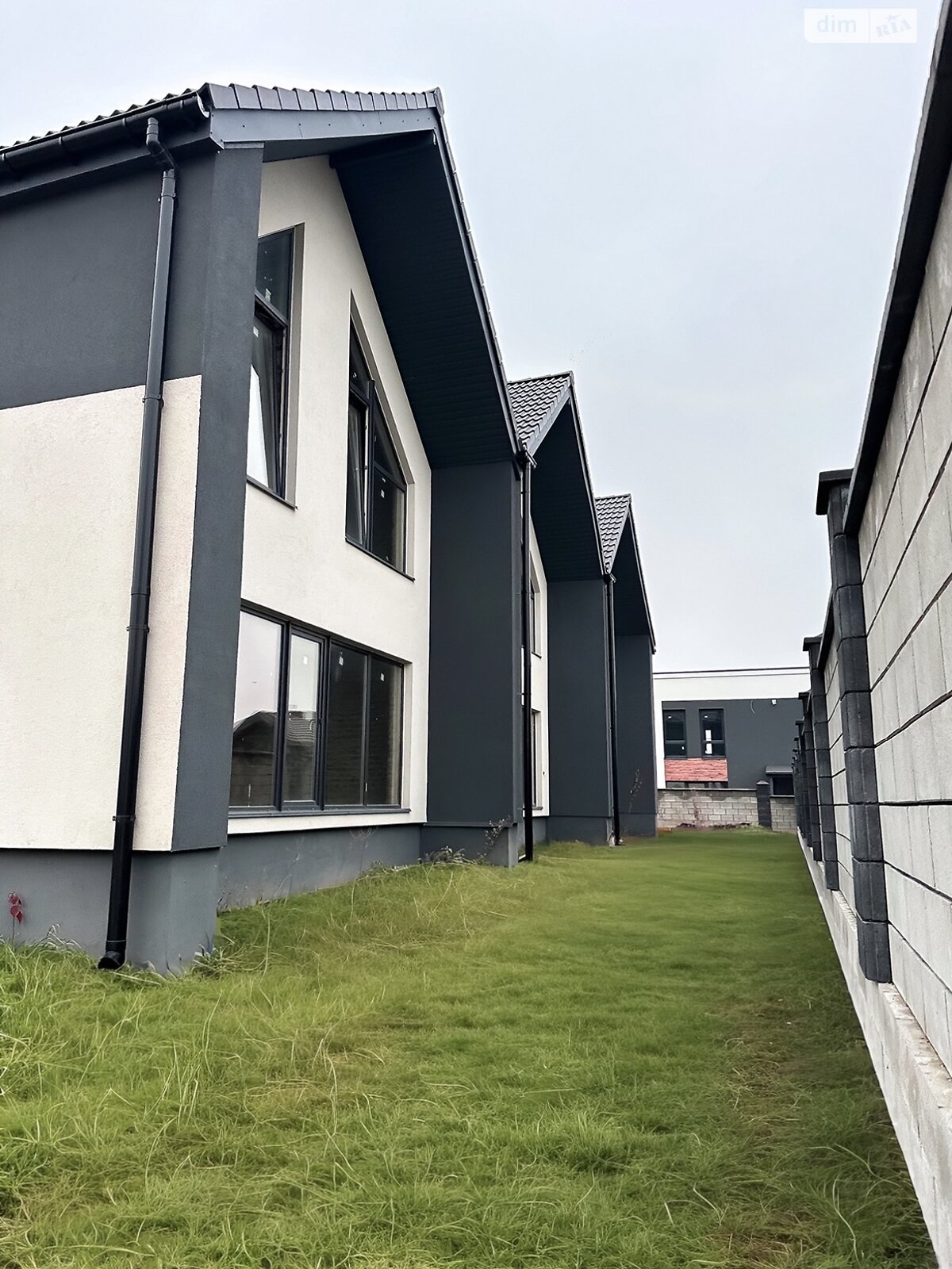 двухэтажный таунхаус, 118 кв. м, кирпич. Продажа в Ровно район Ленокомбинат фото 1