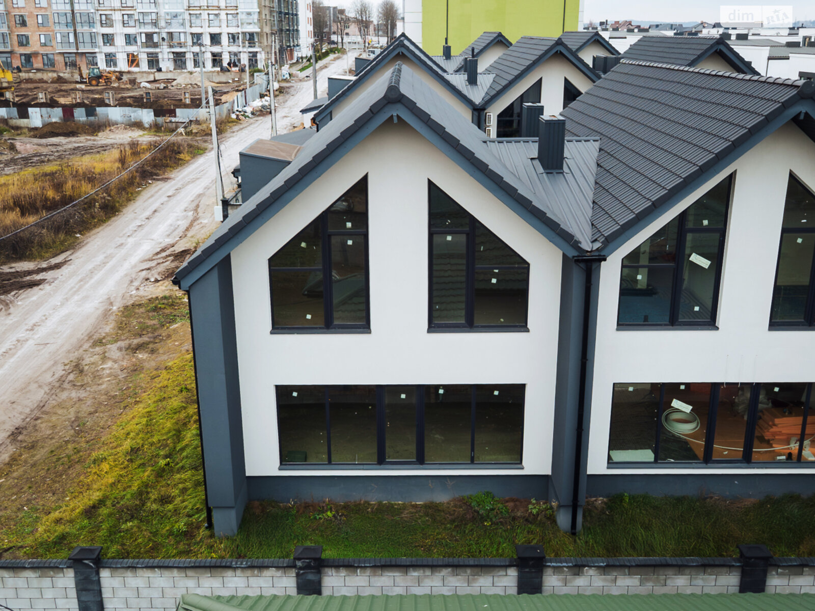 двухэтажный таунхаус, 118 кв. м, кирпич. Продажа в Ровно район Ленокомбинат фото 1