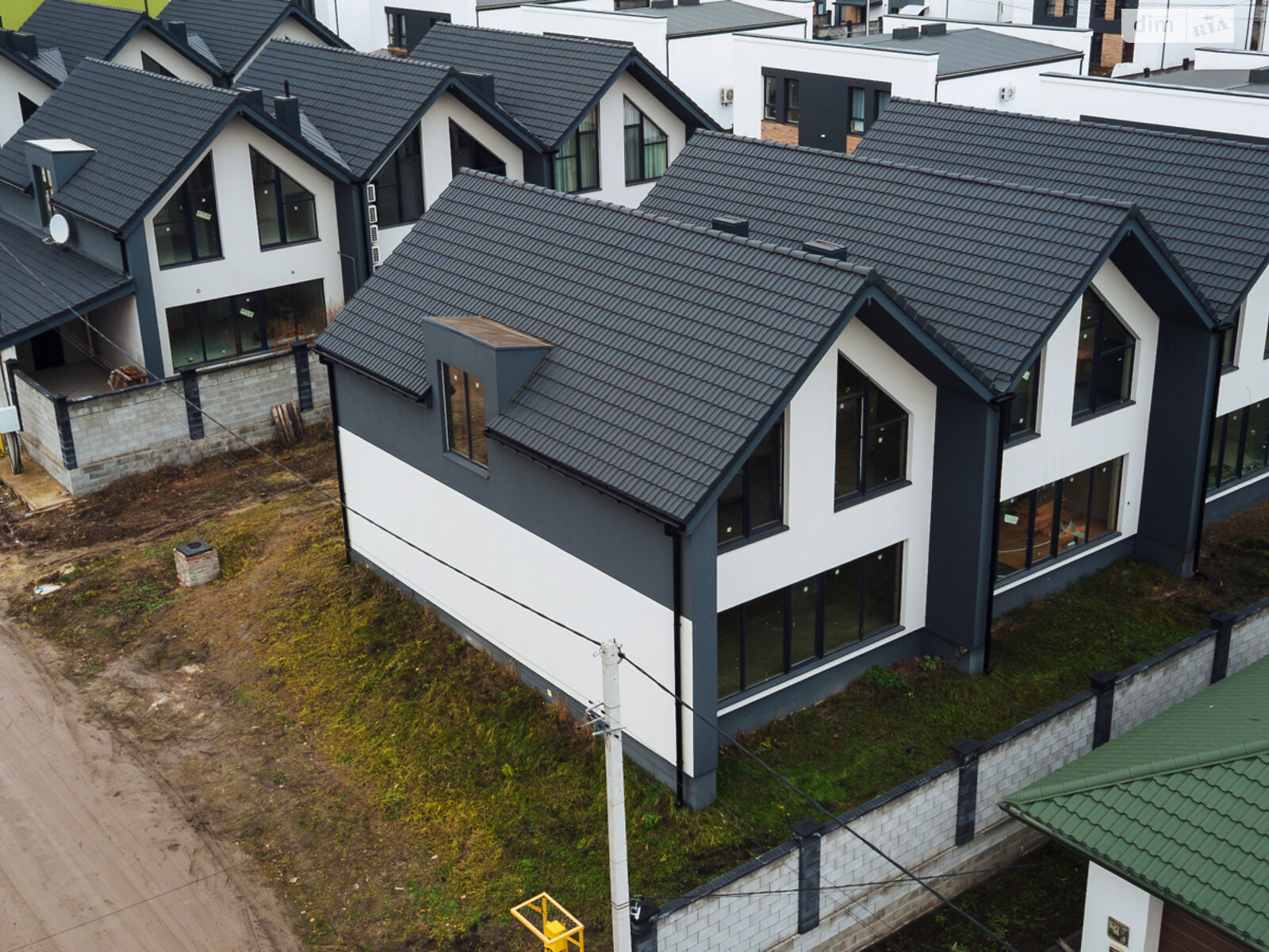 двухэтажный таунхаус, 118 кв. м, кирпич. Продажа в Ровно район Ленокомбинат фото 1