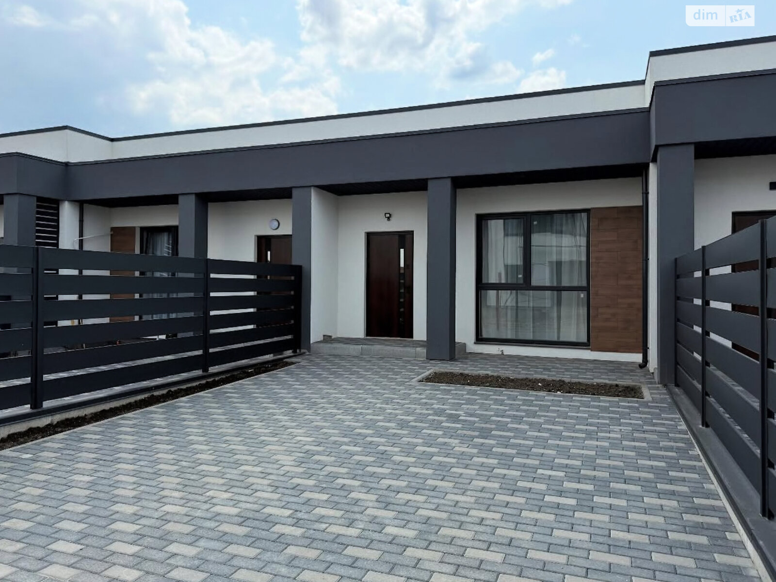 одноэтажный таунхаус, 70 кв. м, кирпич. Продажа в Ровно район Ленокомбинат фото 1