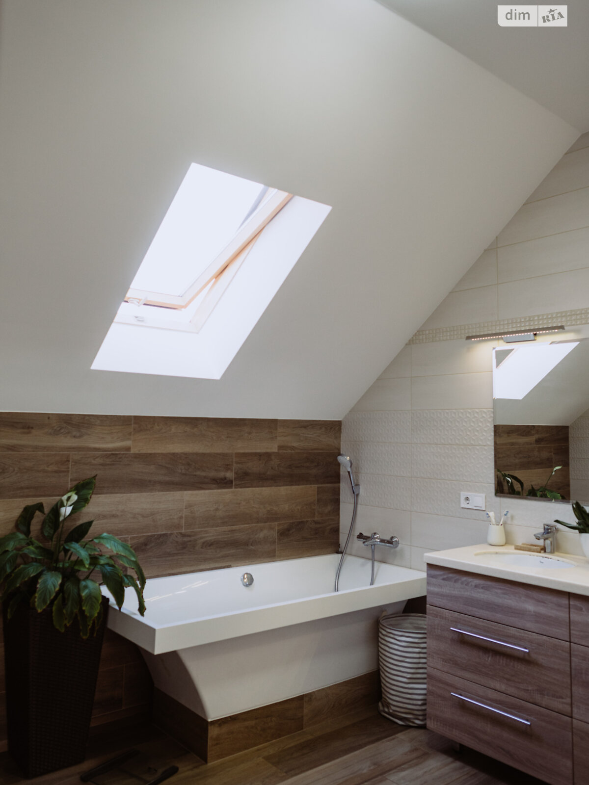 трехэтажный таунхаус, 136 кв. м, кирпич. Продажа в Ровно район Новый Двор фото 1 трехэтажный таунхаус, 136 кв. м, кирпич. Продажа в Ровно район Новый Двор фото 1