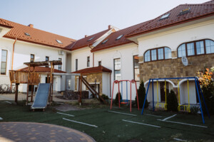 трехэтажный таунхаус, 136 кв. м, кирпич. Продажа в Ровно район Новый Двор фото 2