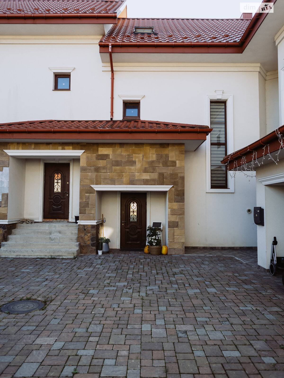 трехэтажный таунхаус, 136 кв. м, кирпич. Продажа в Ровно район Новый Двор фото 1 трехэтажный таунхаус, 136 кв. м, кирпич. Продажа в Ровно район Новый Двор фото 1