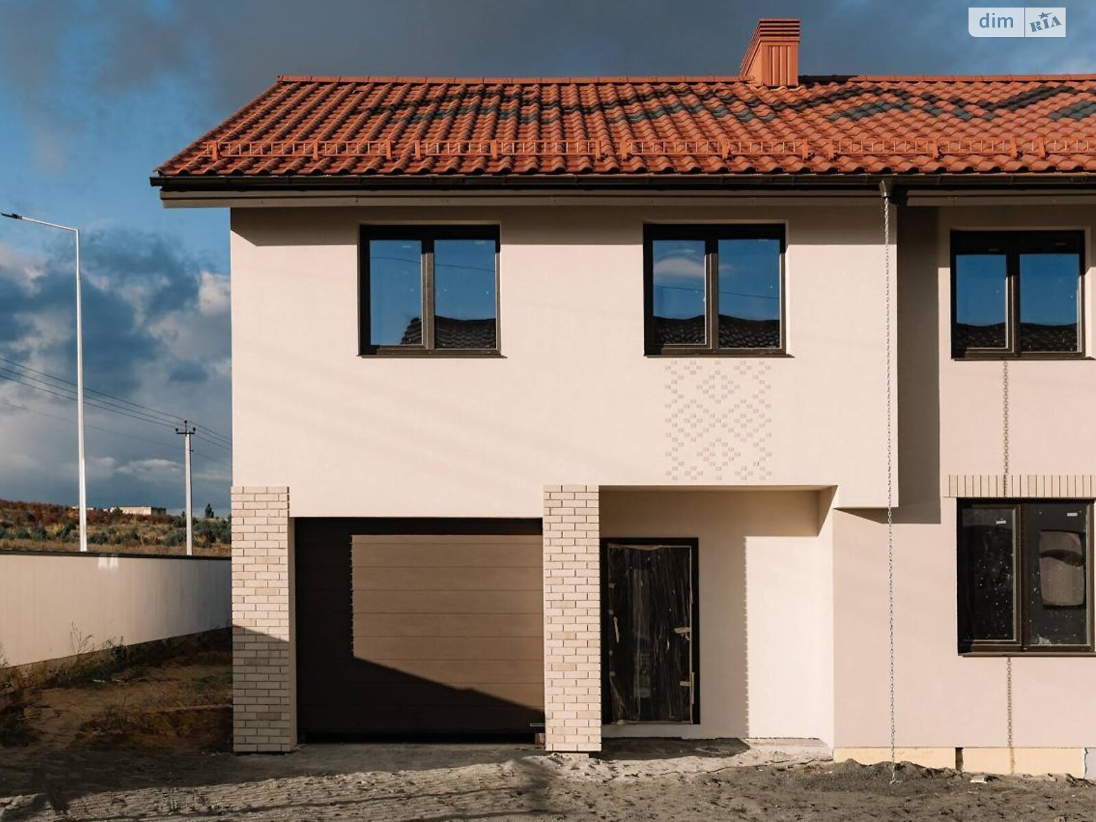 двухэтажный таунхаус, 111 кв. м, керамический блок. Продажа в Ровно район Счастливое фото 1 двухэтажный таунхаус, 111 кв. м, керамический блок. Продажа в Ровно район Счастливое фото 1