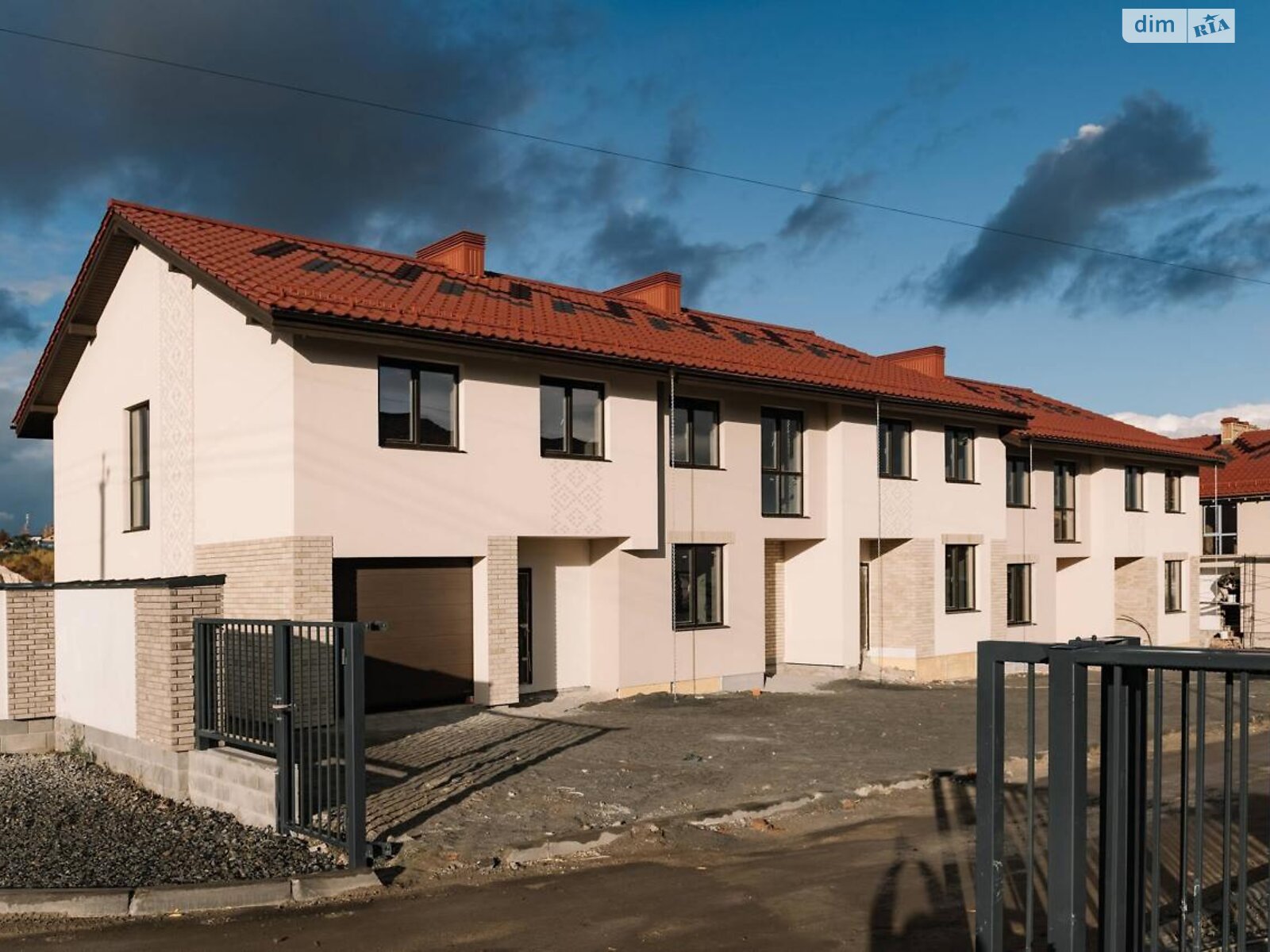 двухэтажный таунхаус, 111 кв. м, керамический блок. Продажа в Ровно район Счастливое фото 1 двухэтажный таунхаус, 111 кв. м, керамический блок. Продажа в Ровно район Счастливое фото 1