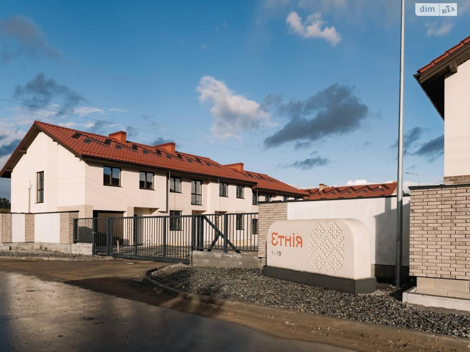 двухэтажный таунхаус, 111 кв. м, керамический блок. Продажа в Ровно район Счастливое фото 1 двухэтажный таунхаус, 111 кв. м, керамический блок. Продажа в Ровно район Счастливое фото 1