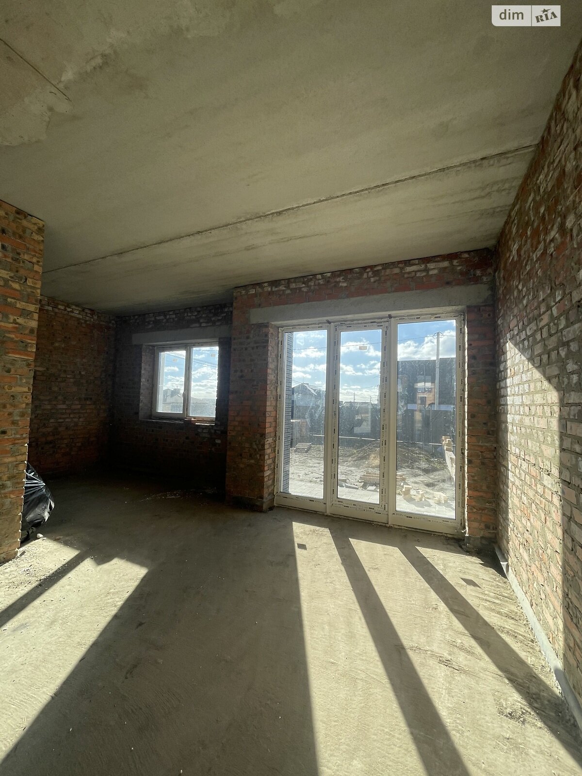 двухэтажный таунхаус, 105 кв. м, кирпич. Продажа в Ровно район Счастливое фото 1