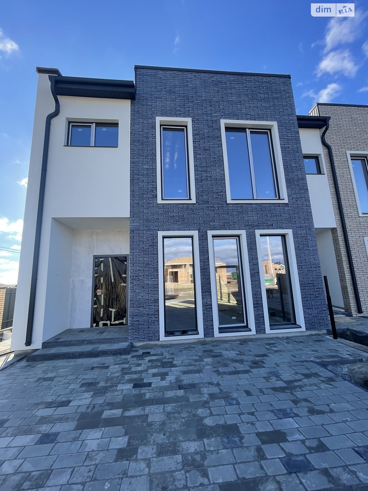 двухэтажный таунхаус, 105 кв. м, кирпич. Продажа в Ровно район Счастливое фото 1