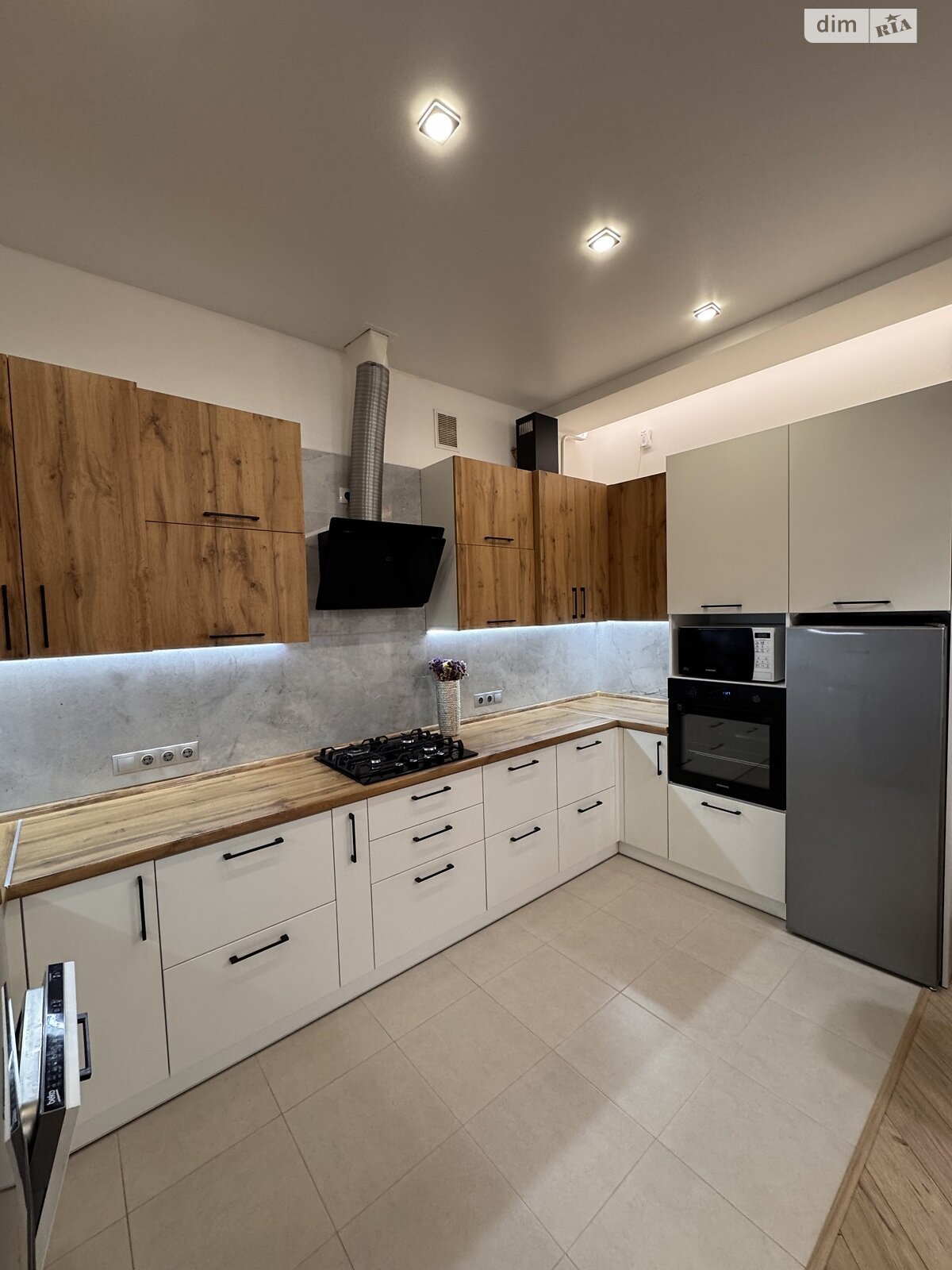 двухэтажный таунхаус, 120.2 кв. м, кирпич. Продажа в Ровно район Счастливое фото 1