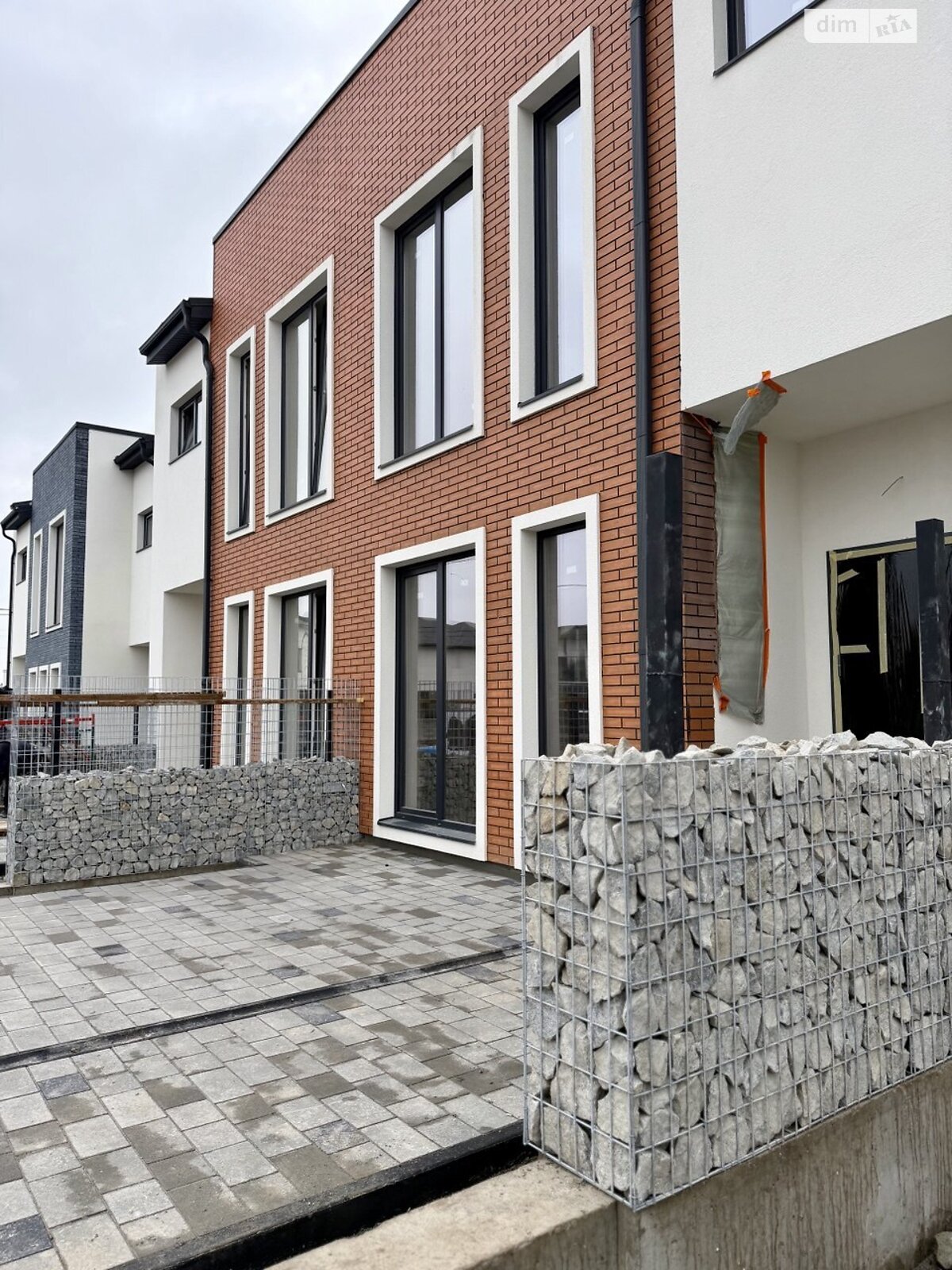 двухэтажный таунхаус, 105 кв. м, кирпич. Продажа в Ровно фото 1