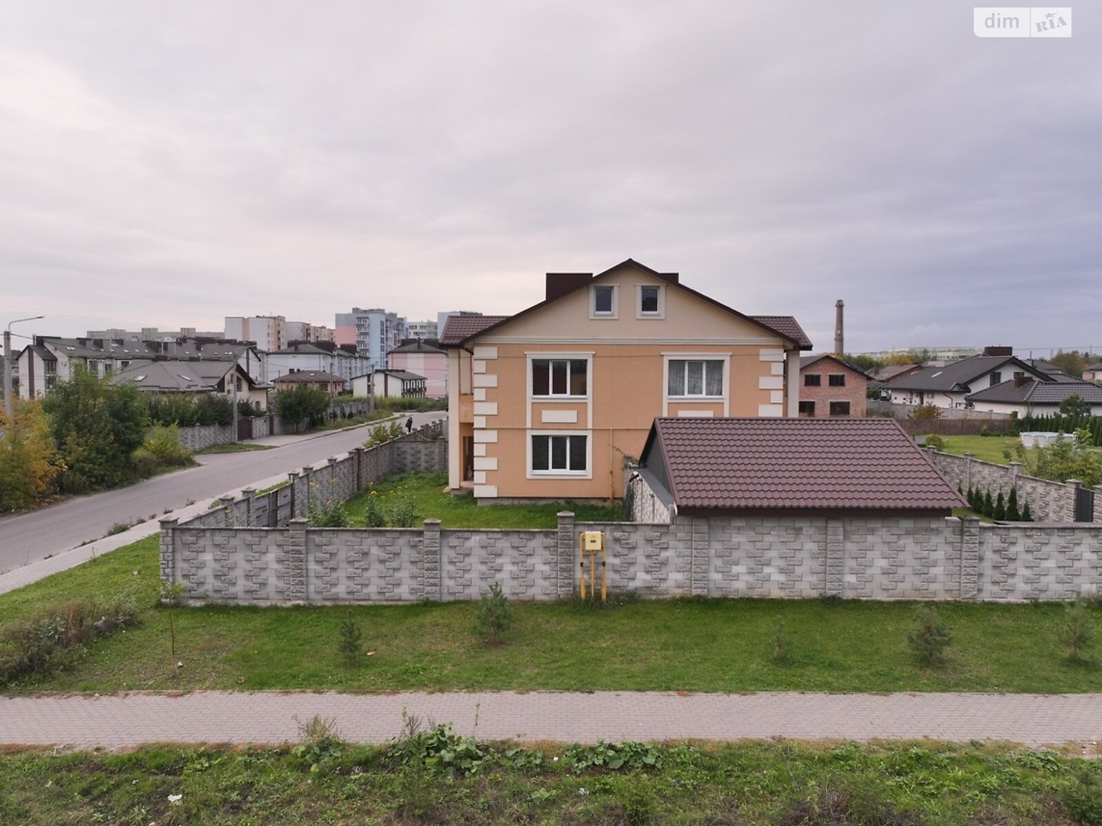 двухэтажный таунхаус, 123.8 кв. м, кирпич. Продажа в Ровно фото 1 двухэтажный таунхаус, 123.8 кв. м, кирпич. Продажа в Ровно фото 1