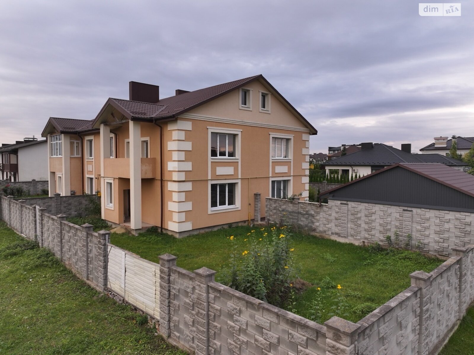 двухэтажный таунхаус, 123.8 кв. м, кирпич. Продажа в Ровно фото 1 двухэтажный таунхаус, 123.8 кв. м, кирпич. Продажа в Ровно фото 1