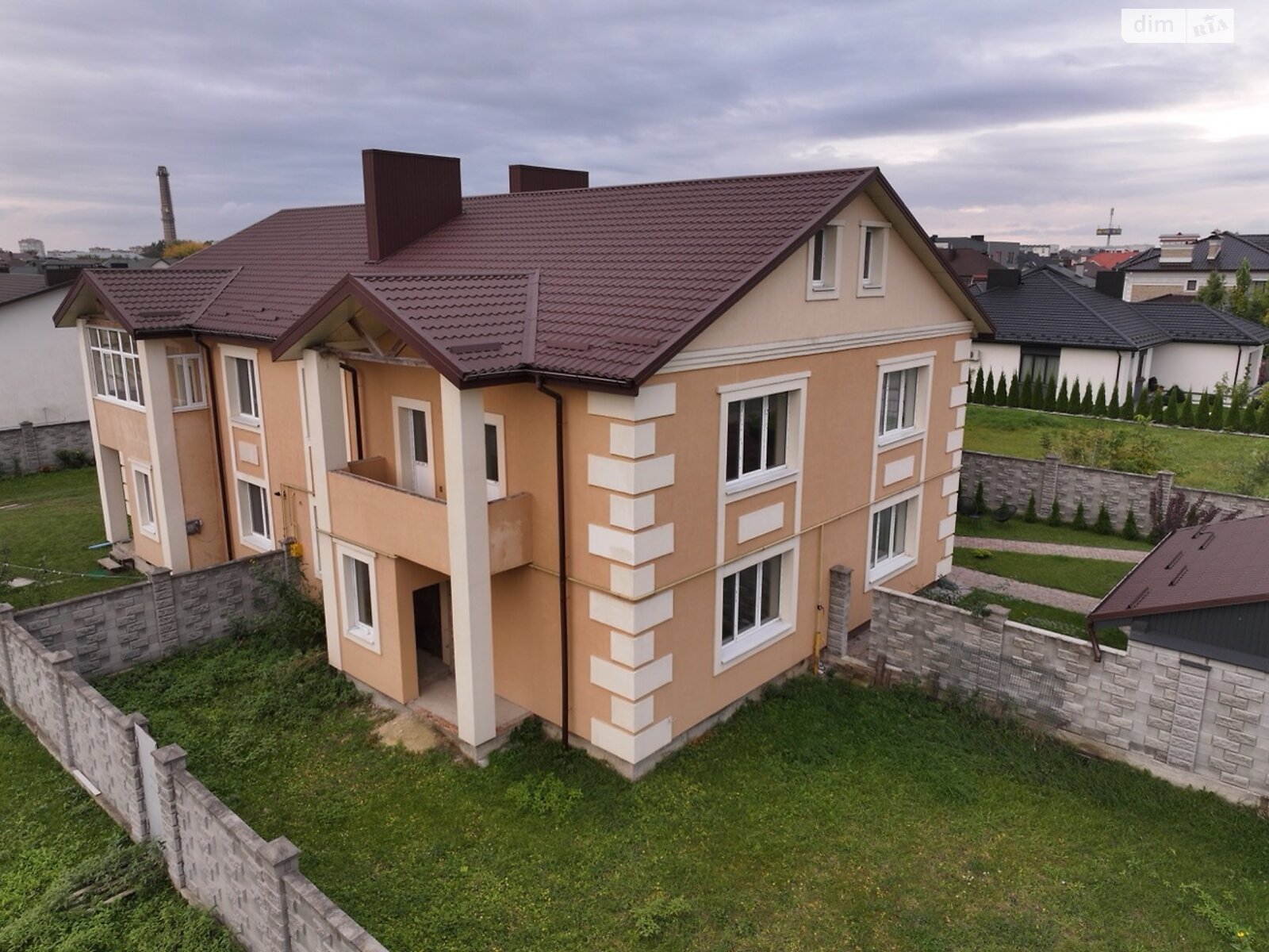 двухэтажный таунхаус, 123.8 кв. м, кирпич. Продажа в Ровно фото 1 двухэтажный таунхаус, 123.8 кв. м, кирпич. Продажа в Ровно фото 1