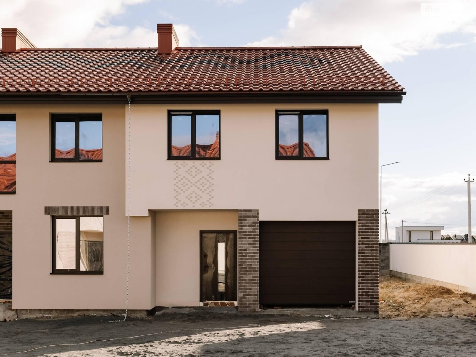 двухэтажный таунхаус, 110.8 кв. м, кирпич. Продажа в Ровно район Южный фото 1 двухэтажный таунхаус, 110.8 кв. м, кирпич. Продажа в Ровно район Южный фото 1
