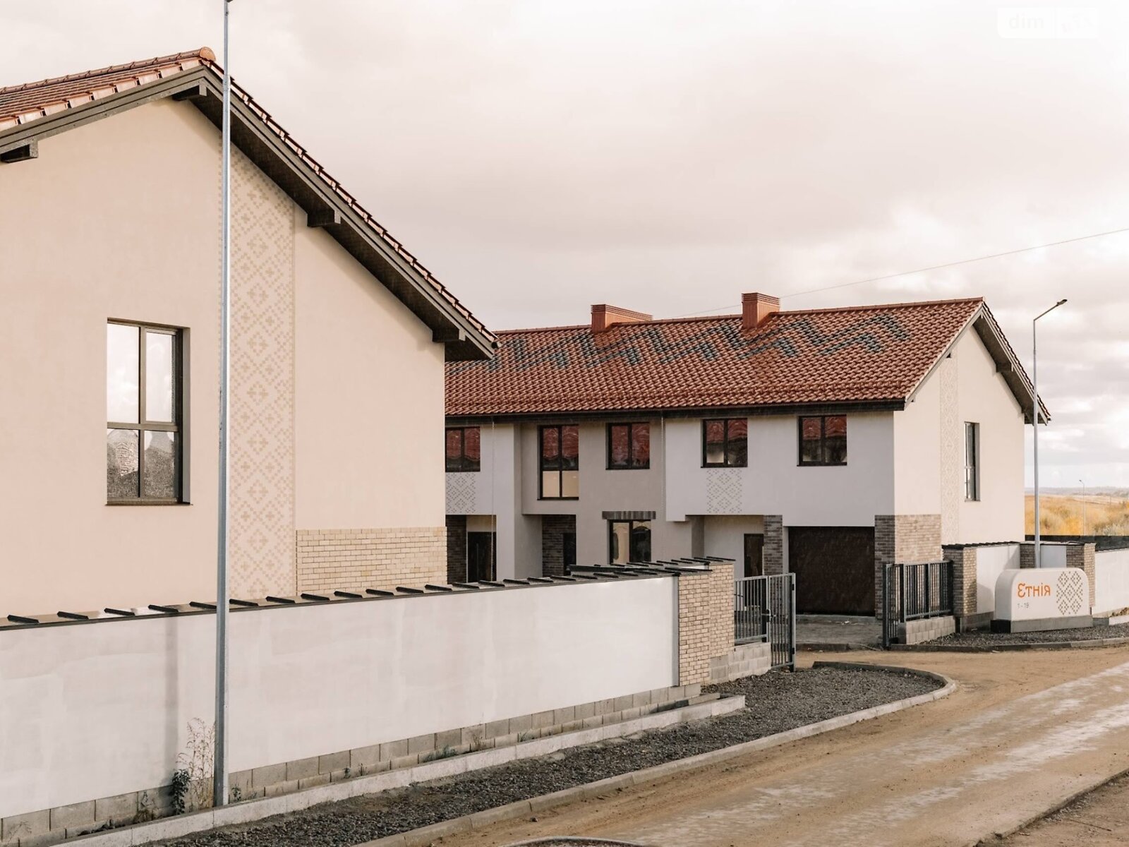 двухэтажный таунхаус, 110.8 кв. м, кирпич. Продажа в Ровно район Южный фото 1 двухэтажный таунхаус, 110.8 кв. м, кирпич. Продажа в Ровно район Южный фото 1