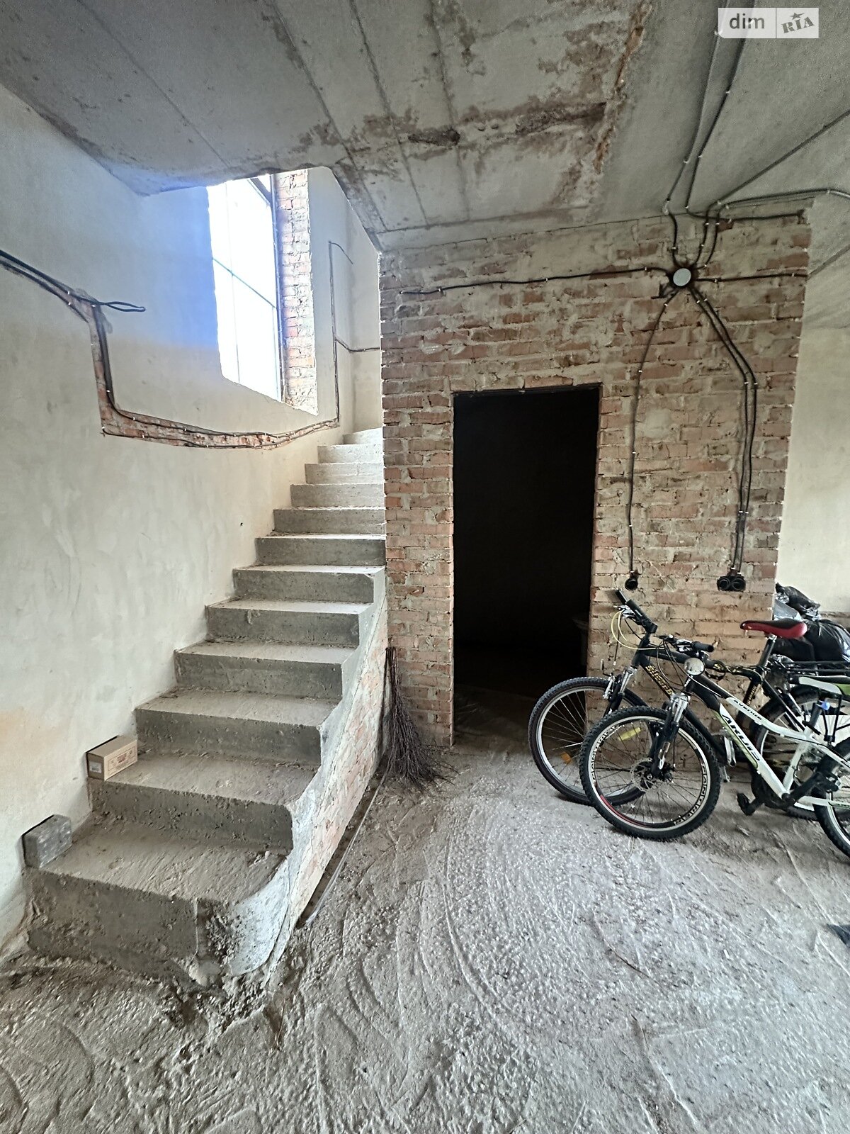 двухэтажный таунхаус, 109 кв. м, кирпич. Продажа в Ровно район Южный фото 1