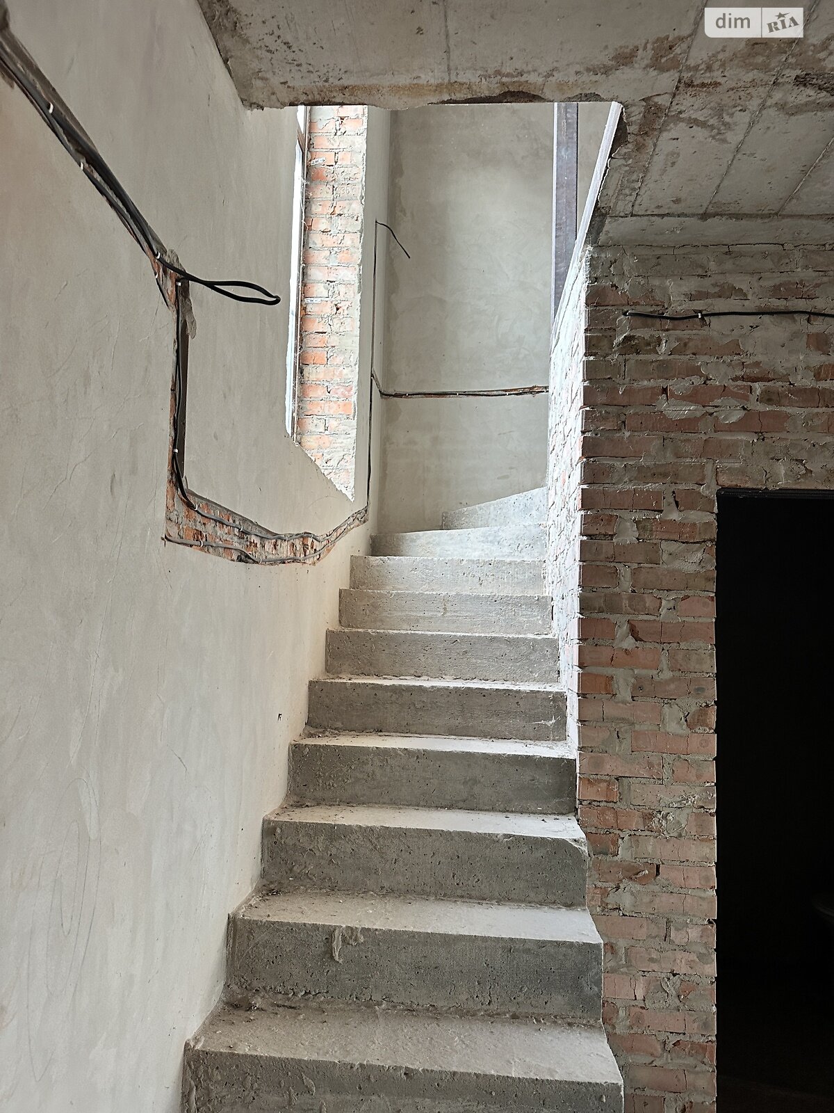 двухэтажный таунхаус, 109 кв. м, кирпич. Продажа в Ровно район Южный фото 1