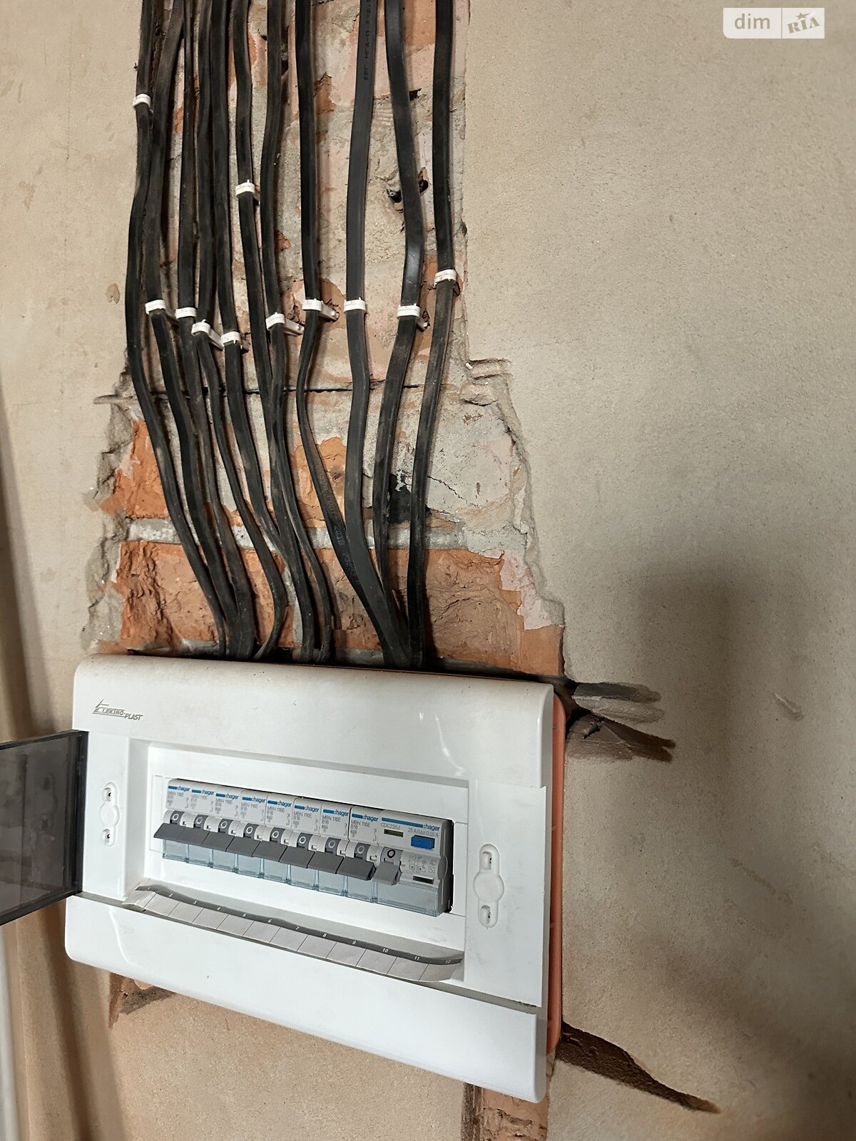 двухэтажный таунхаус, 109 кв. м, кирпич. Продажа в Ровно район Южный фото 1